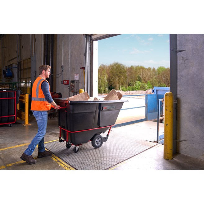 The BRUTE Standard Duty Tilt Truck has industrial strength construction and can transport heavy loads up to 1,250 lbs. with ease.