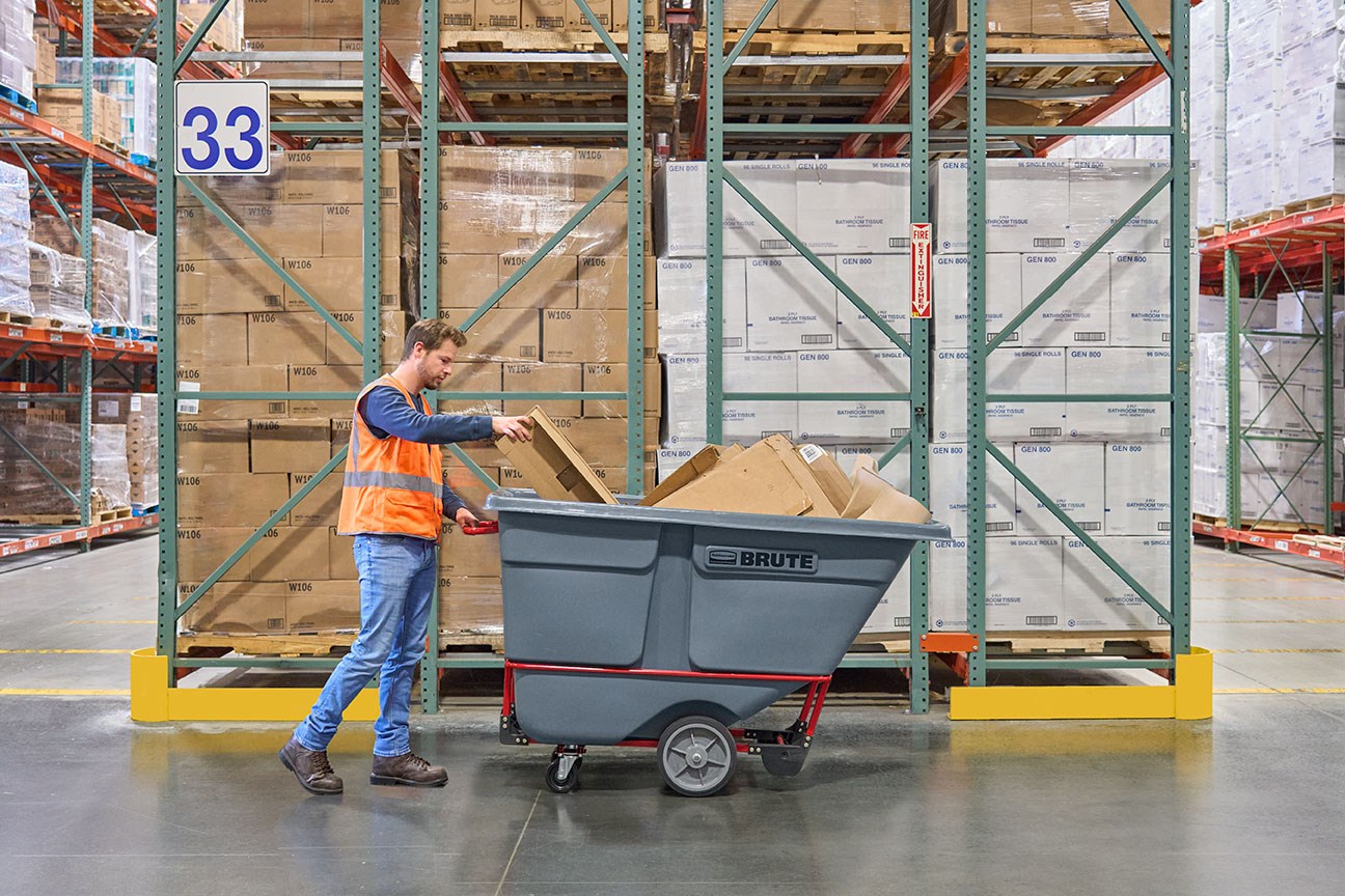 The BRUTE Heavy Duty Tilt Truck has industrial strength construction and can transport heavy loads up to 1,400 lbs. with ease.