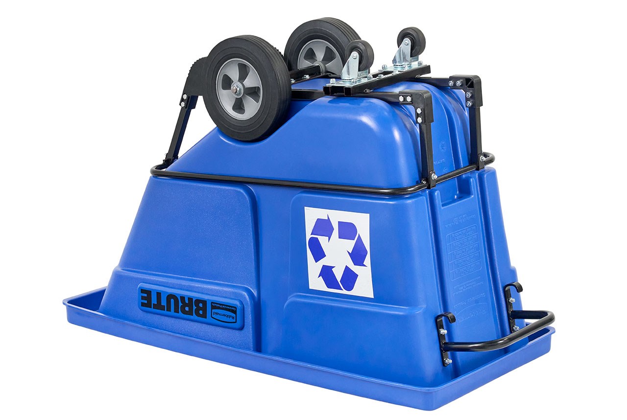 The BRUTE Standard Duty Tilt Truck has industrial strength construction and can transport heavy loads up to 850 lbs. with ease.