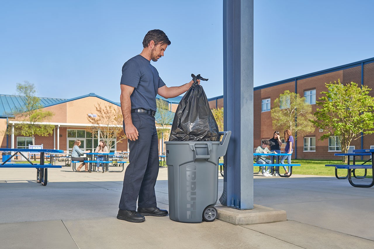 The Wheeled BRUTE® Container allows you to move loads 5X easier* even over rough terrains to improve productivity and reduce the risk of injury.