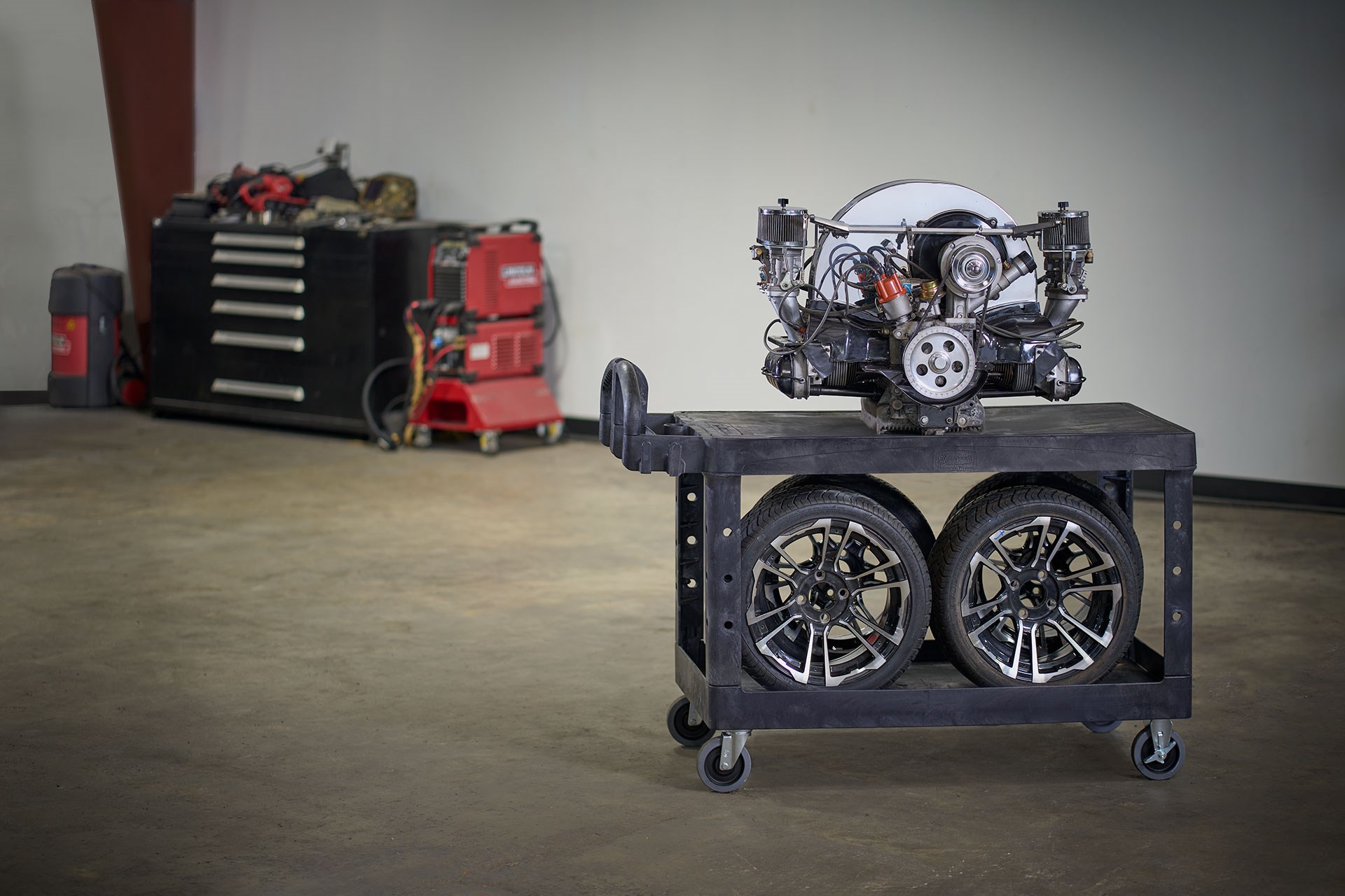 Durable versatile cart that is ideal for securely transporting materials, supplies, and heavy loads up to 500 lb.