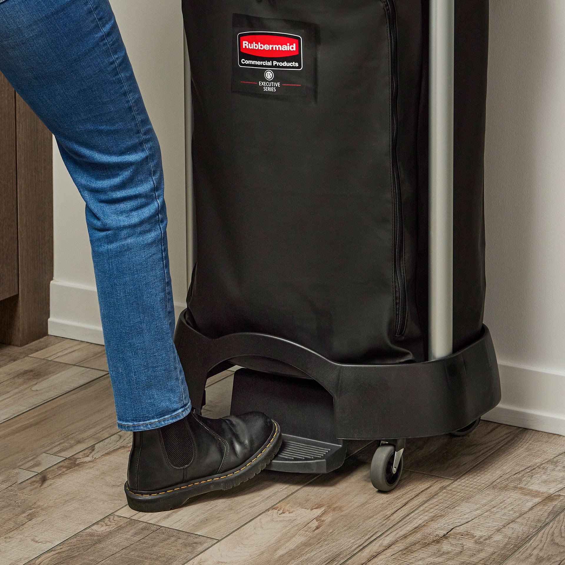 The Rubbermaid Commercial Premium Linen Hamper is a smart choice for large-capacity, hands-free waste collection.