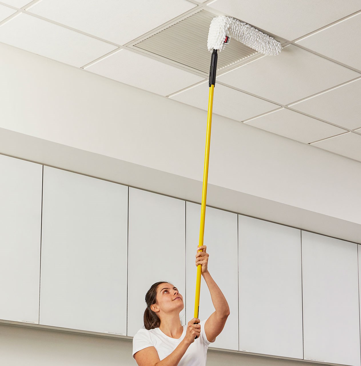 HYGEN™ Microfiber Flexi-Wand Dusting Sleeve is made of a high-pile split microfiber that provides more dusting coverage than low-pile microfiber and works to remove dust from crevices and hard-to-reach places.