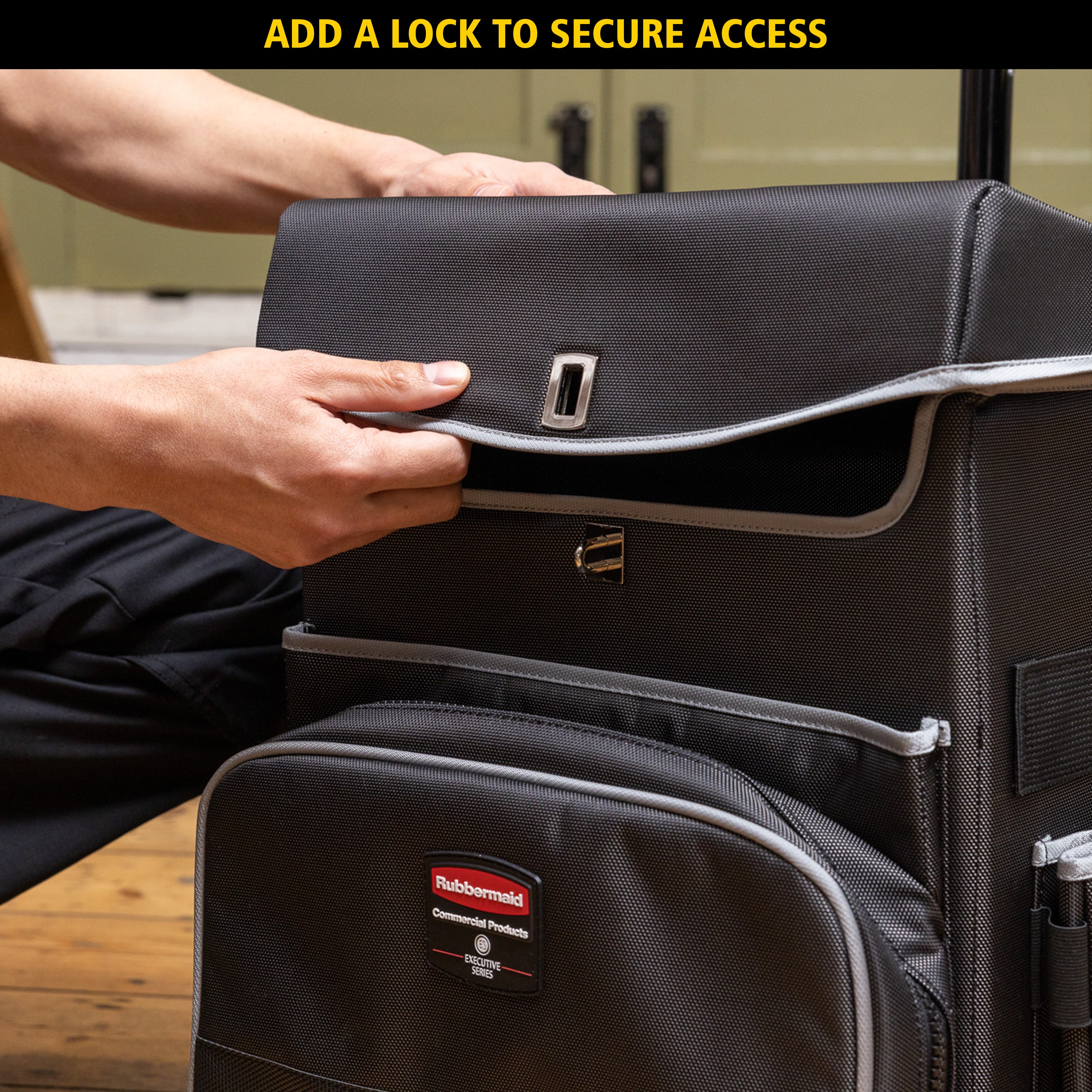 Der Quick-Cart-Mehrzweckwagen der Executive-Serie von Rubbermaid Commercial zählt zu den branchenweit haltbarsten mobilen Wagenlösungen in den Bereichen Hauswirtschaft, Haustechnik und Instandhaltung.