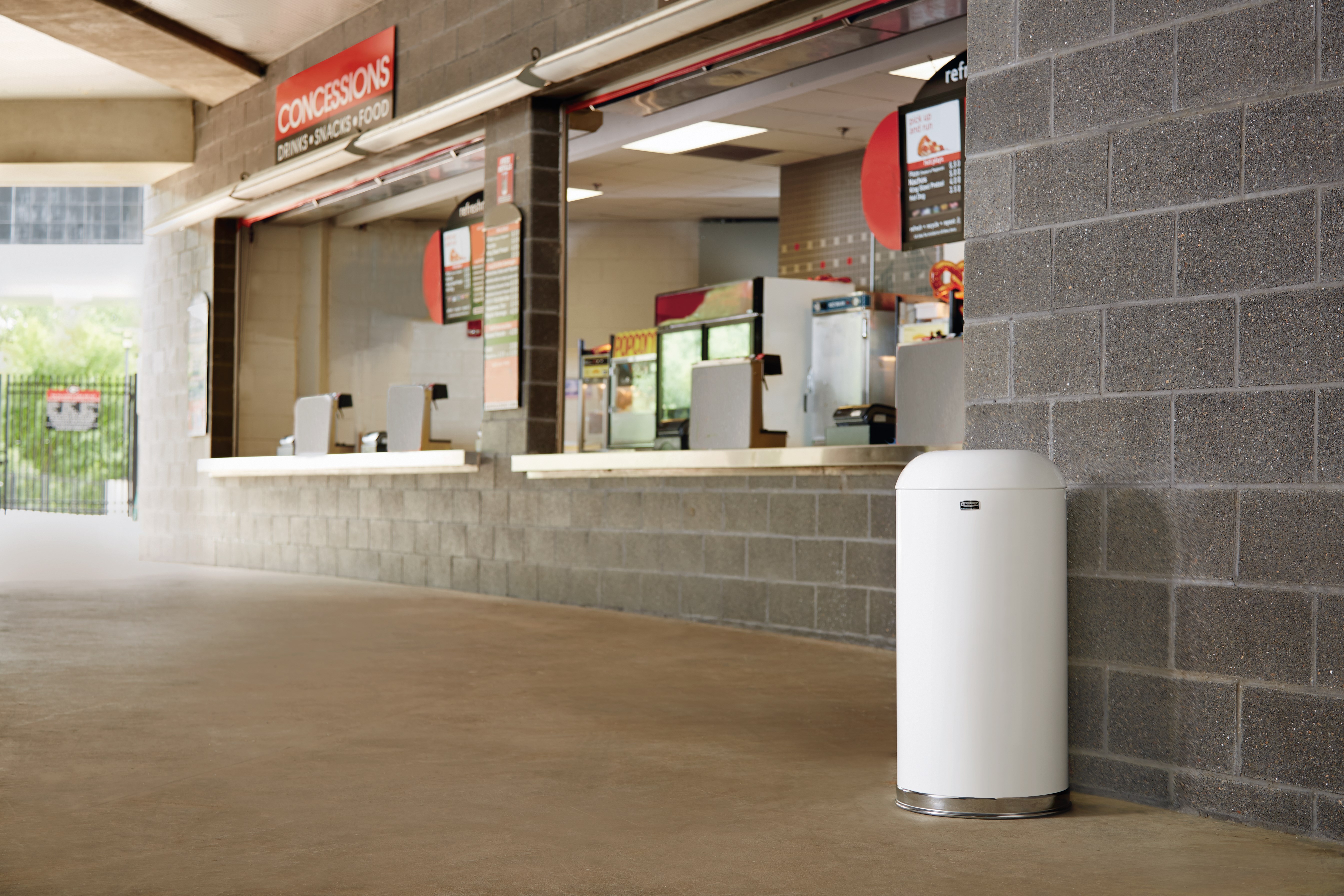 Featuring a classic, round top design, the Round Top 15 Gallon FGR32 Round Top Decorative Indoor Waste Container is constructed from heavy-gauge, fire-safe steel and complies with OSHA standards.