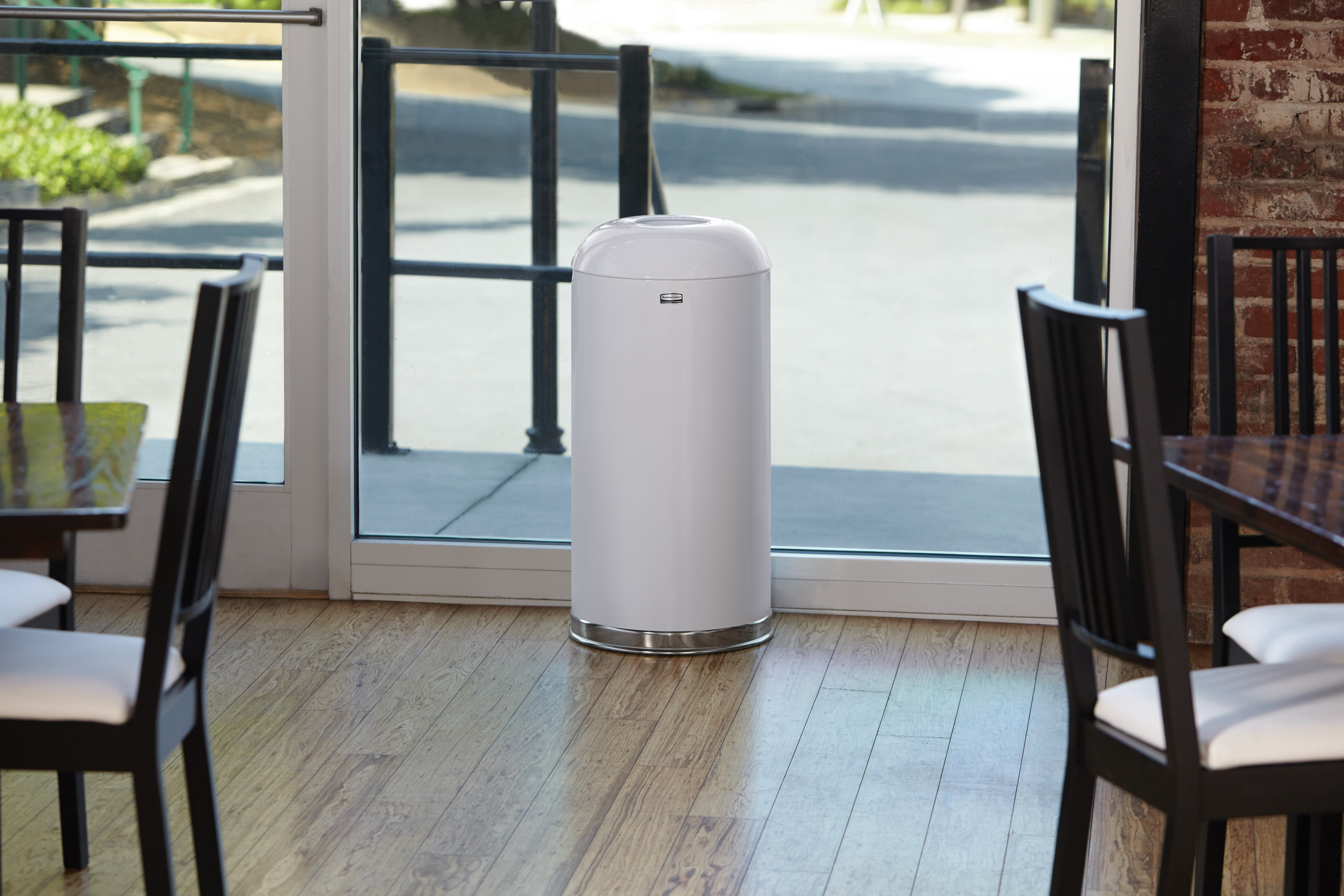 Featuring a classic, round top design, the Round Top 15 Gallon FGR32 Round Top Decorative Indoor Waste Container is constructed from heavy-gauge, fire-safe steel and complies with OSHA standards.