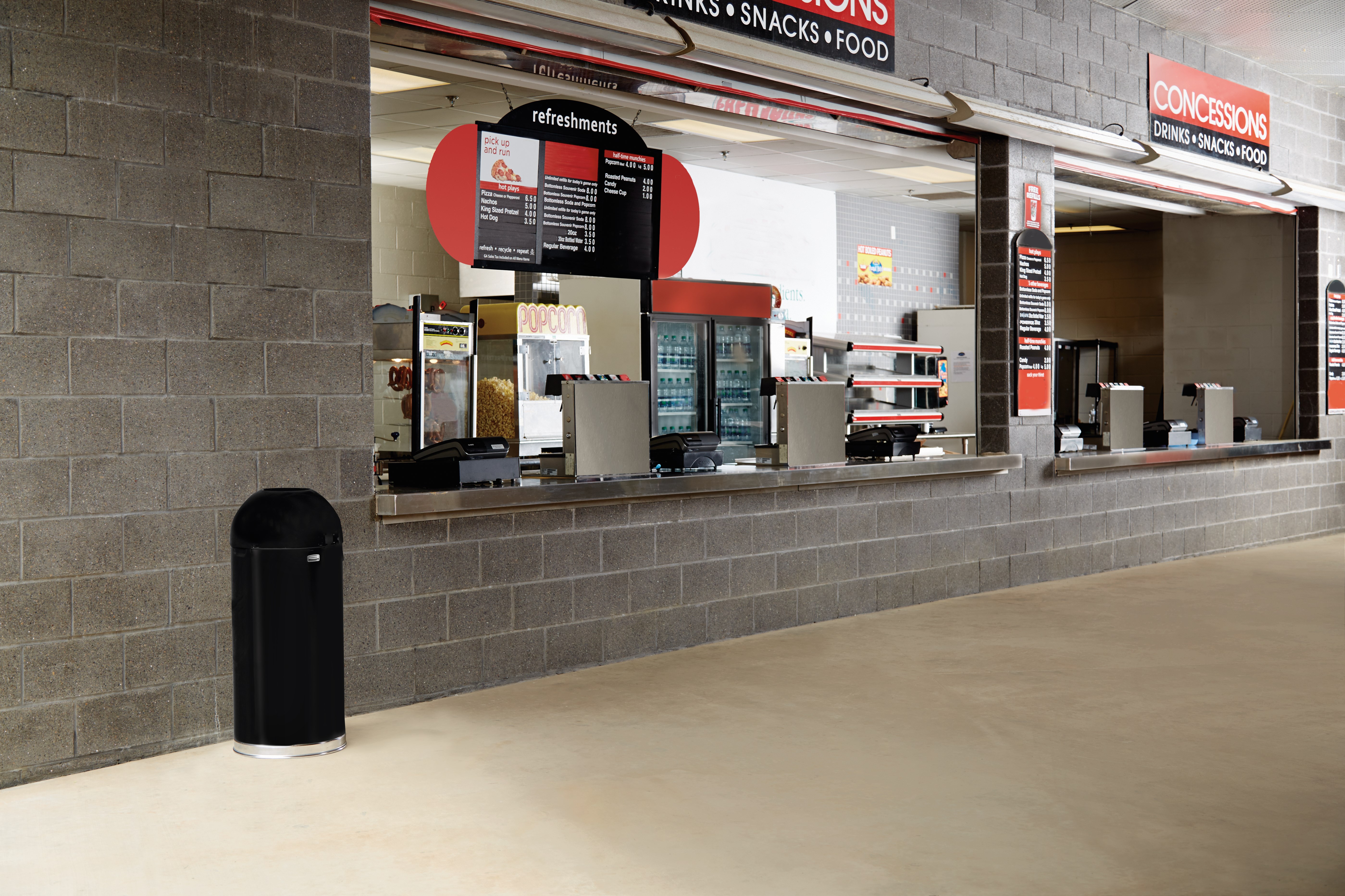 Featuring a classic, round top design, the Round Top 15 Gallon FGR1536 Round Top Decorative Indoor Waste Container is constructed from heavy-gauge, fire-safe steel and complies with OSHA standards.