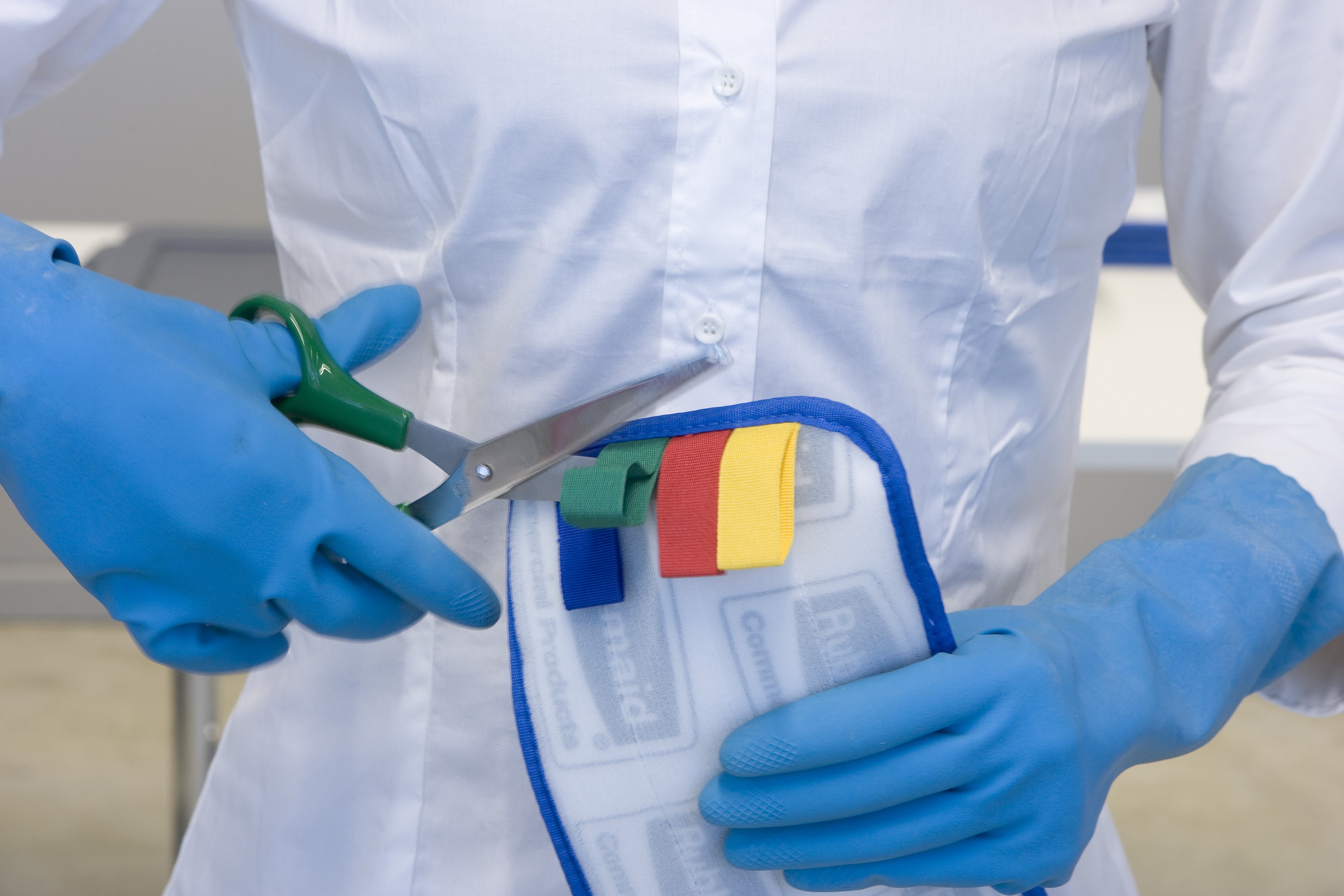 The Rubbermaid Commercial HYGEN™ Wet Pads are constructed of premium split nylon/polyester blend Microfibre that provides optimal wet mopping performance.