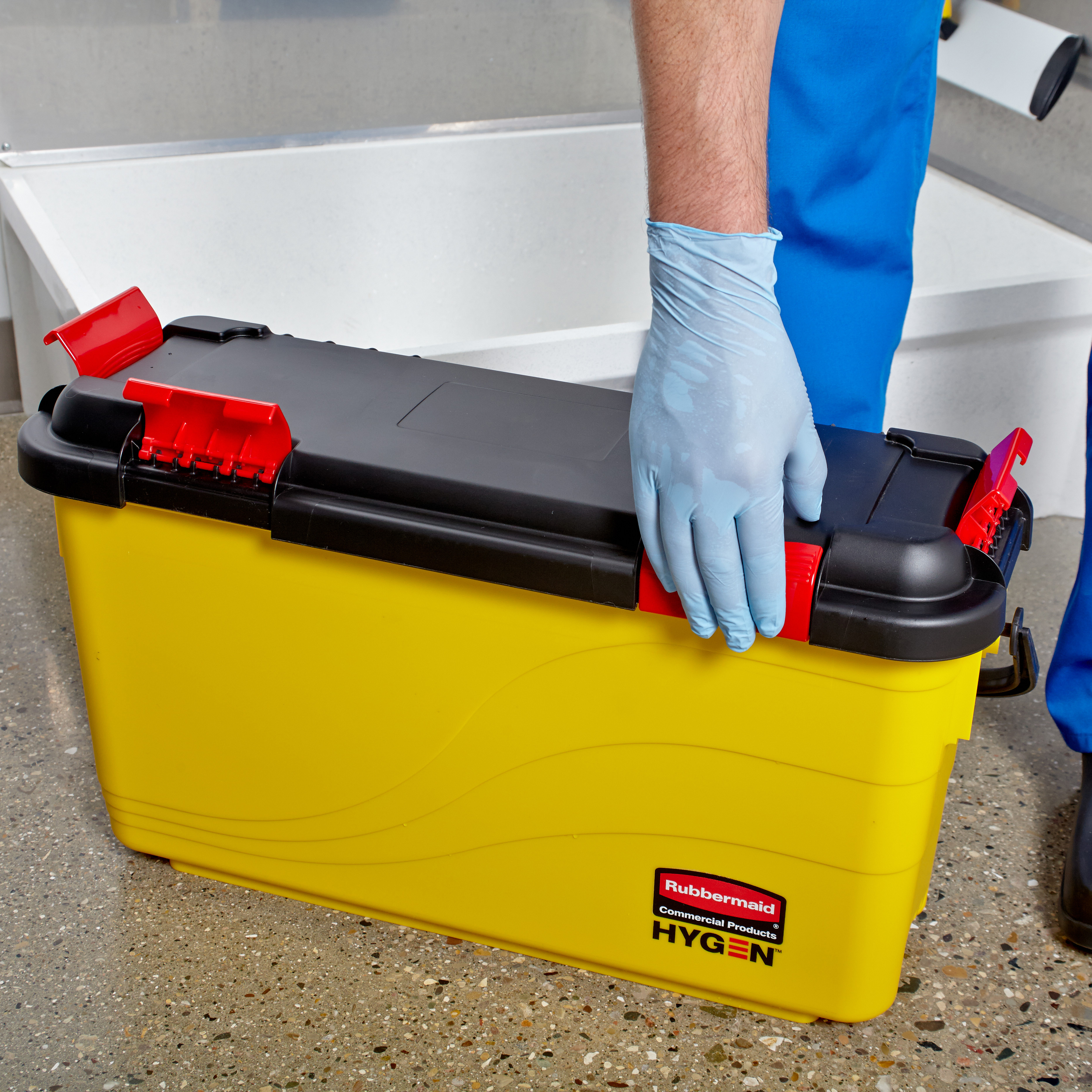 The Rubbermaid Commercial HYGEN™ Microfibre Charging Bucket is ideal for healthcare facilities, with a bucket designed to prevent oversaturation of Microfibre wet pads.