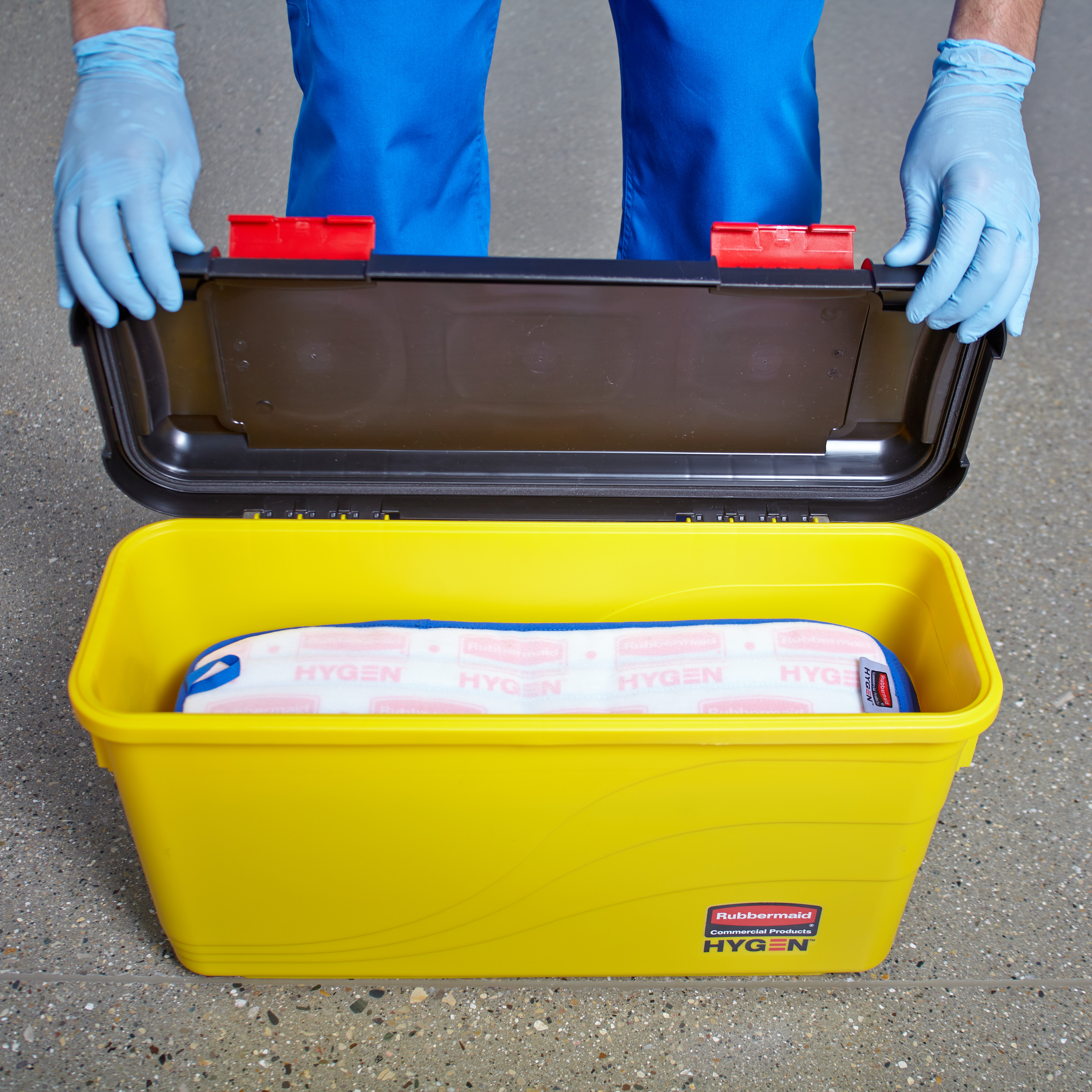 The Rubbermaid Commercial HYGEN™ Microfibre Charging Bucket is ideal for healthcare facilities, with a bucket designed to prevent oversaturation of Microfibre wet pads.