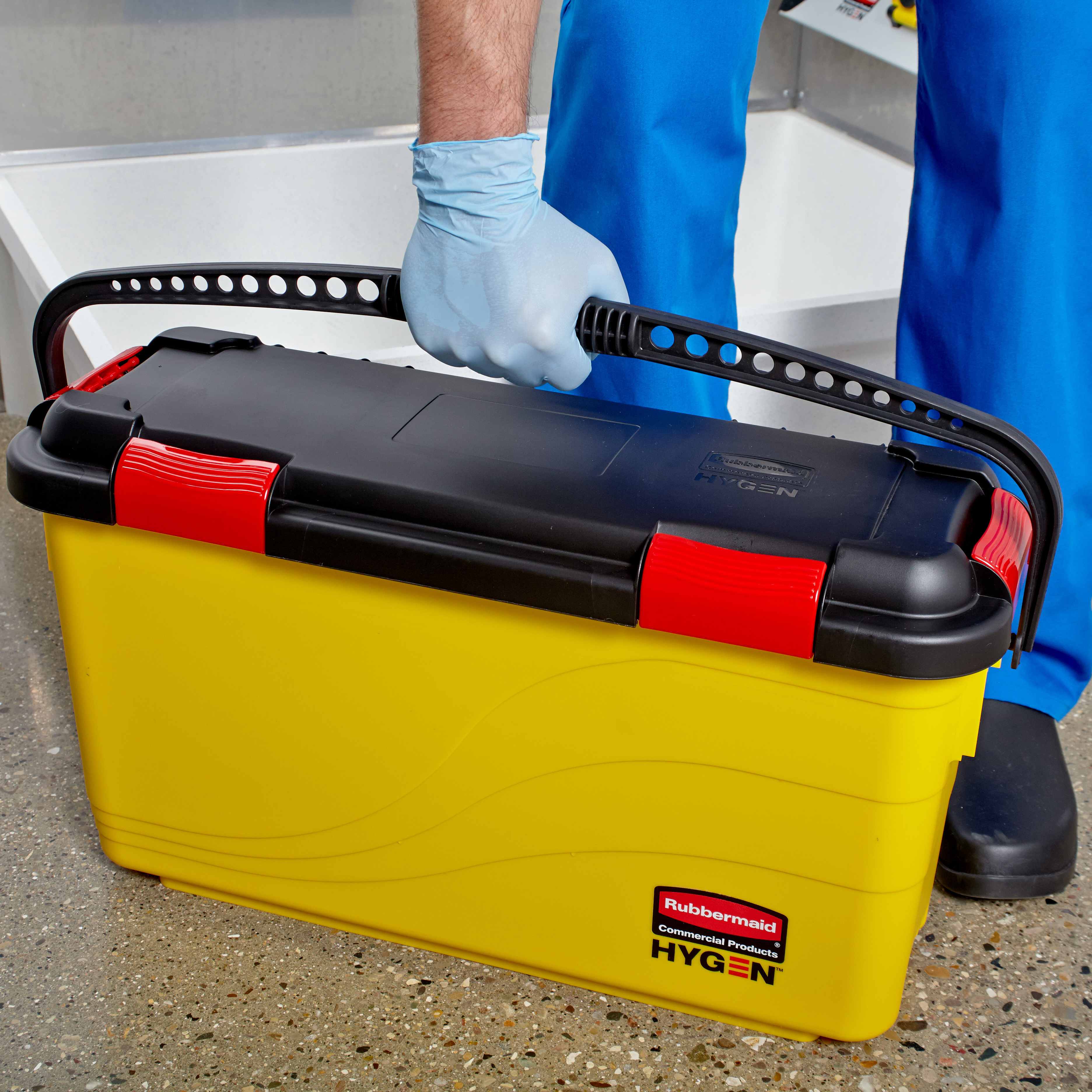 The Rubbermaid Commercial HYGEN™ Microfibre Charging Bucket is ideal for healthcare facilities, with a bucket designed to prevent oversaturation of Microfibre wet pads.
