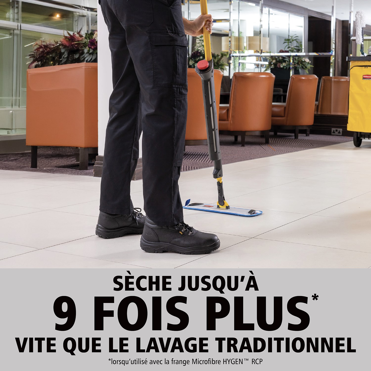 Le kit de lavage Rubbermaid HYGEN™ PULSE™ 1 face nettoie plus de mètres carrés en moins de temps. Microfibre de la meilleure qualité, réservoir intégré et libération de la solution de nettoyage à la demande permettent de laver les sols plus rapidement, plus facilement et plus efficacement.