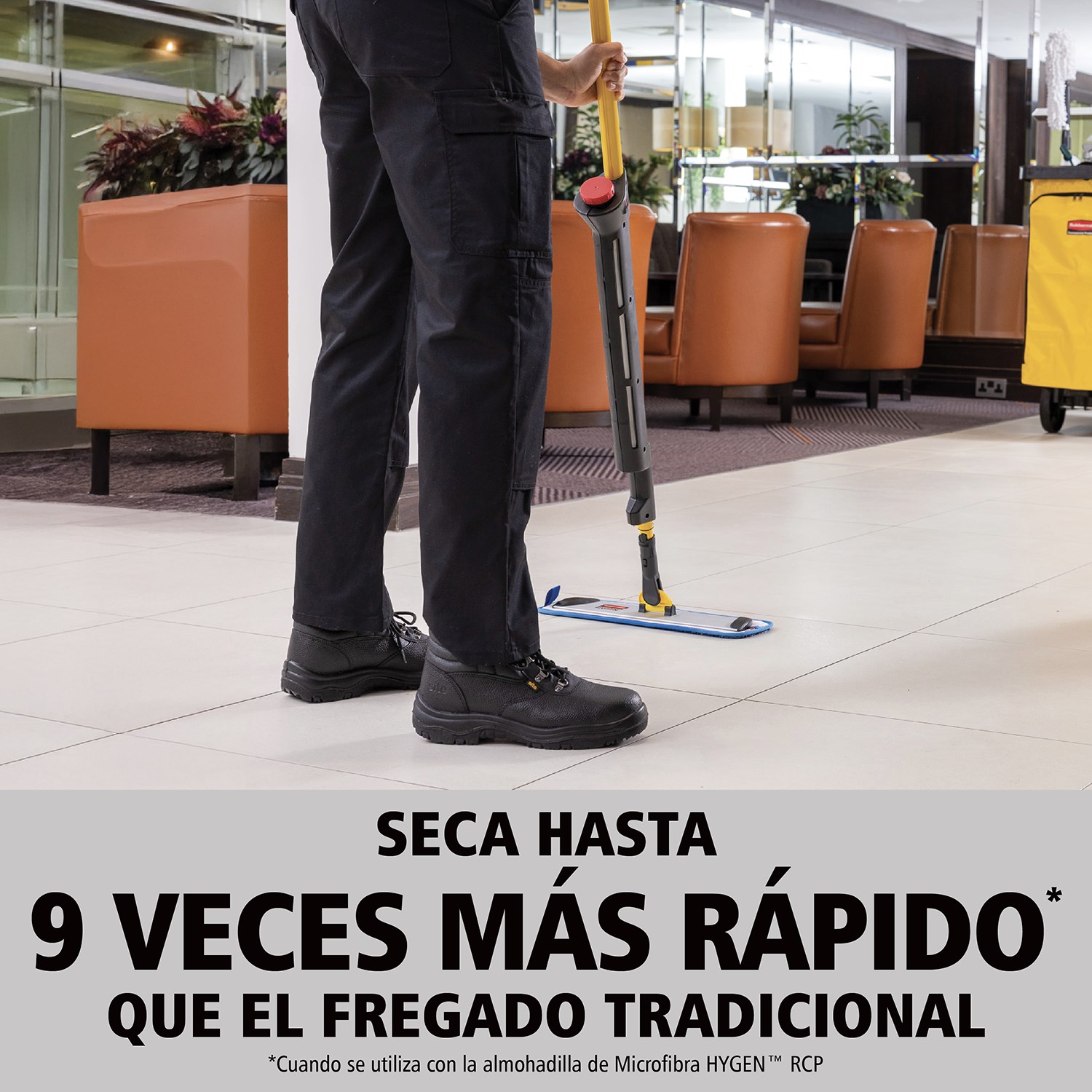 El kit de mopa de una cara Rubbermaid Commercial HYGEN™ PULSE™ limpia más metros cuadrados en menos tiempo. La mejor microfibra de la industria, el depósito incorporado y la aplicación controlada de solución según el uso facilitan la limpieza más rápida y eficaz del suelo.