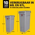 De Rubbermaid Commercial Slim Jim containers met luchtsleuven bieden compromisloze prestaties in nauwe ruimtes.