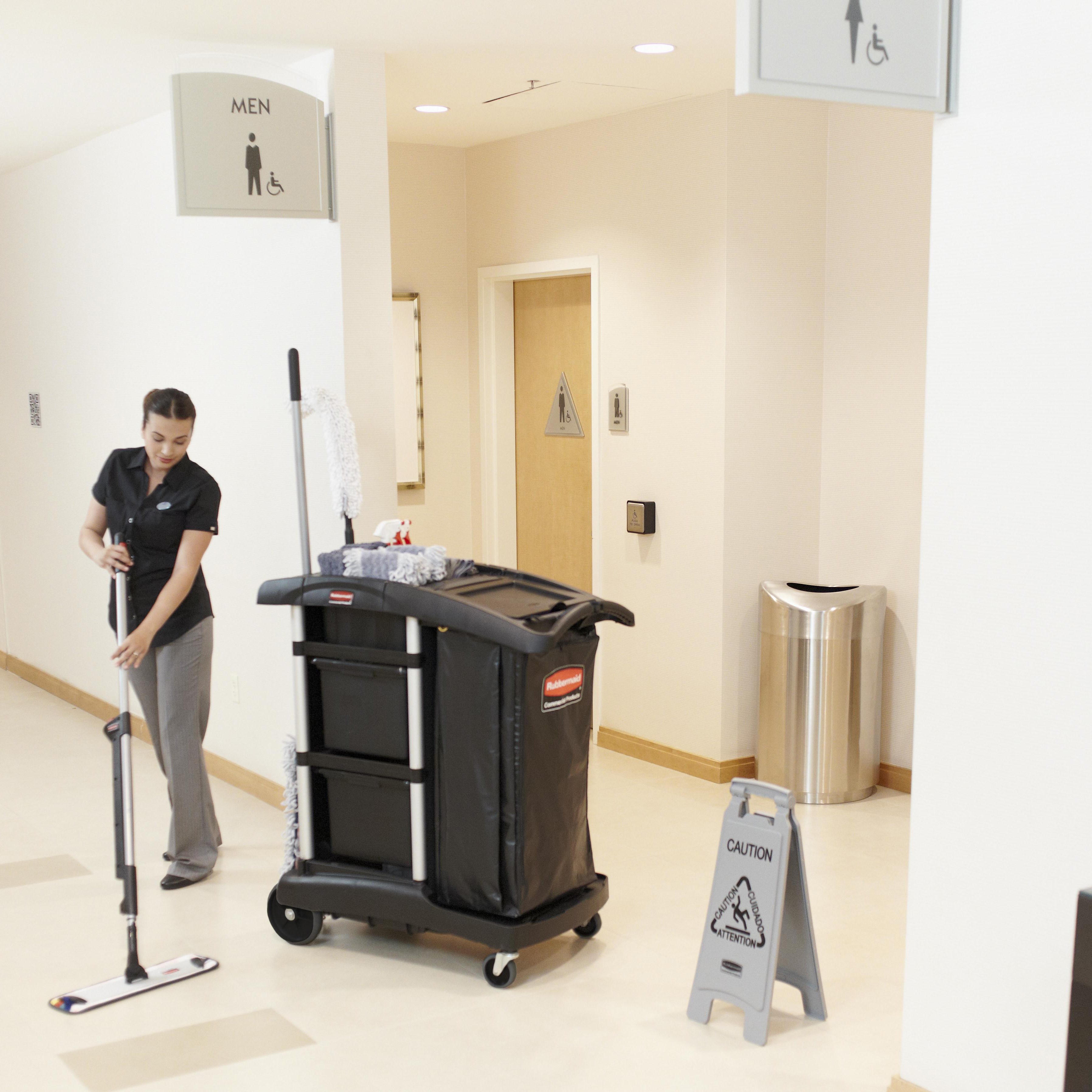 HYGEN™ PULSE™ Microfiber Mop Kit cleans more square feet in less time. Industry-best microfiber, onboard reservoir, and use-controlled release of solution mean cleaner floors faster, easier, and more effectively.