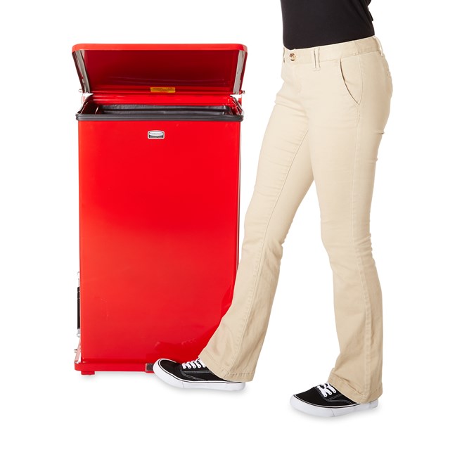 Engineered to close without a sound, the Silent Defenders® 40 Gallon FGQST40E Square Indoor Step-On Container is perfect for hospitals, doctor’s offices and other healthcare facilities.