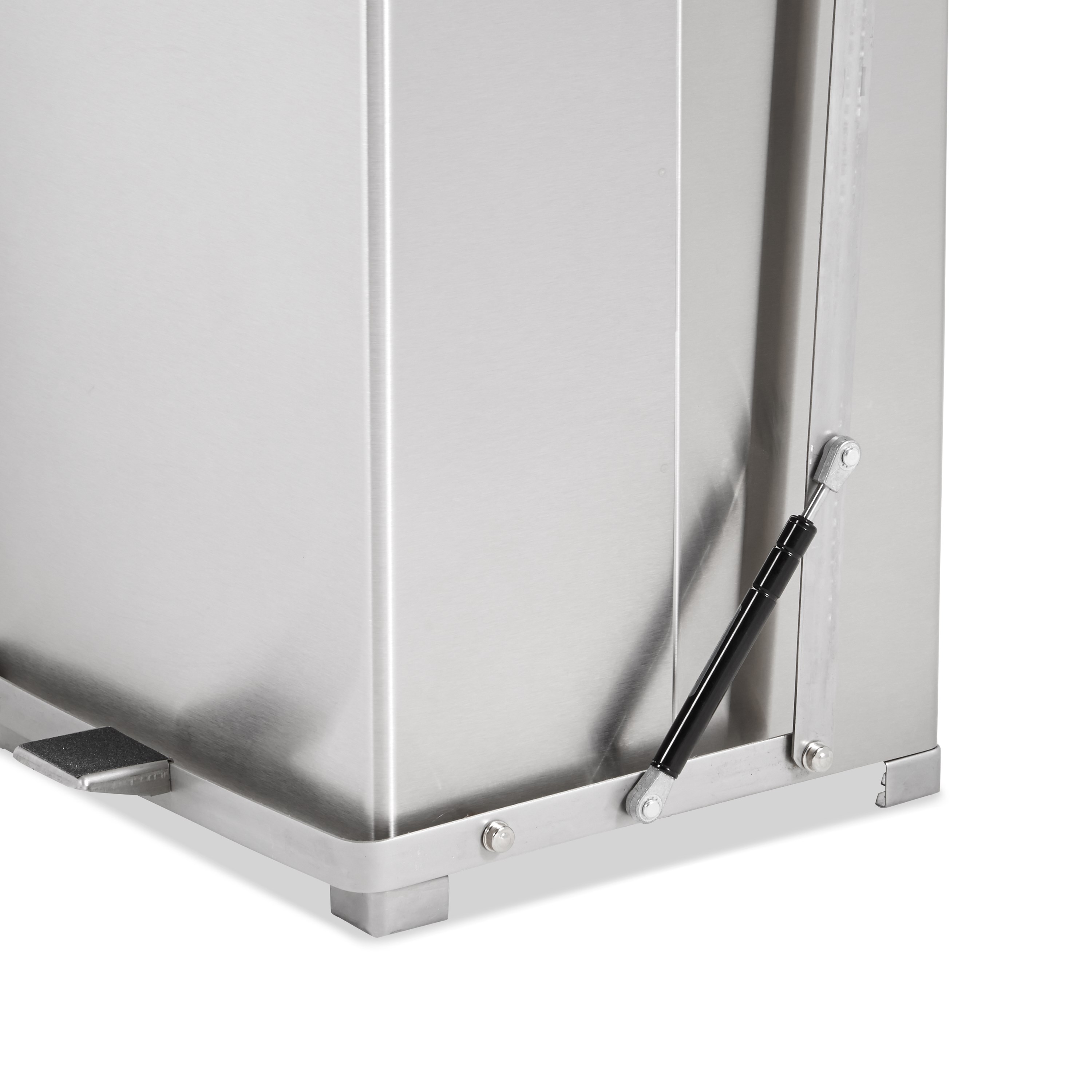 Engineered to close without a sound, the Silent Defenders® 6.5 Gallon FGQST12E Square Indoor Step-On Container is perfect for hospitals, doctor’s offices and other healthcare facilities.