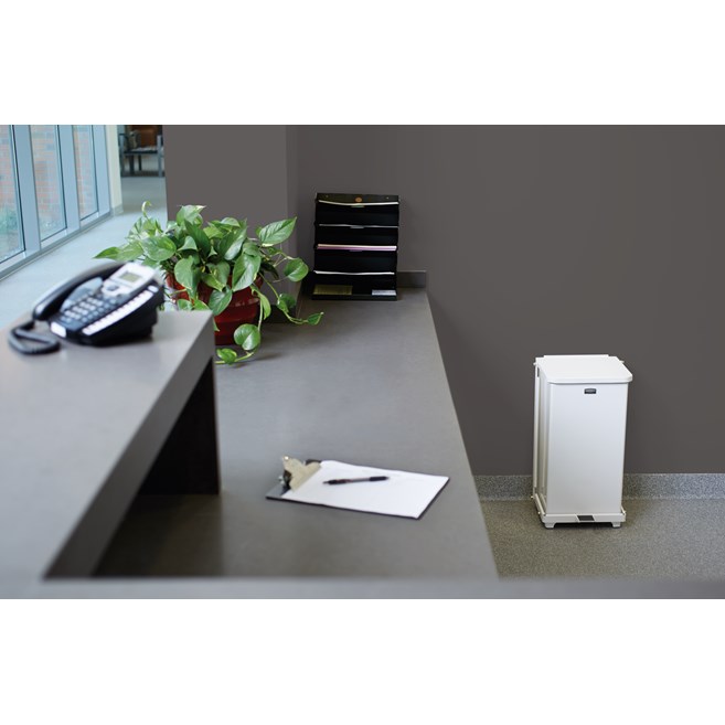 Engineered to close without a sound, the Silent Defenders® 25 Gallon FGQST40SW Square Indoor Step-On Container with Wheels is perfect for hospitals, doctor’s offices and other healthcare facilities.