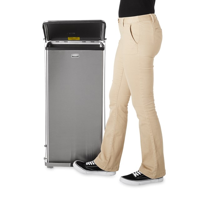 The Defenders® 12 Gallon FGST12 Square Indoor Step-On Container is an ideal waste container for hospitals, doctor’s offices and other healthcare facilities.