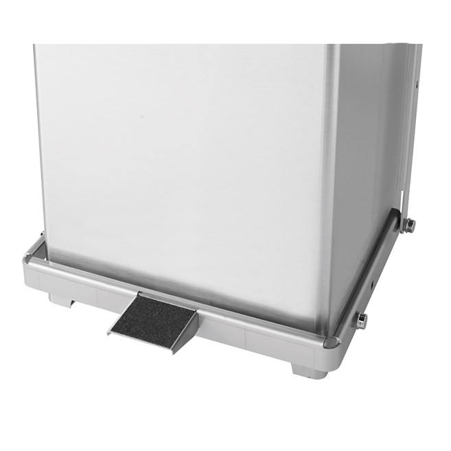 The Defenders® decorative refuse container is an ideal waste receptacle for hospitals, doctor’s offices and other healthcare facilities. The step-on foot pedal enables hands-free operation, while the smooth surfaces are easy to clean.