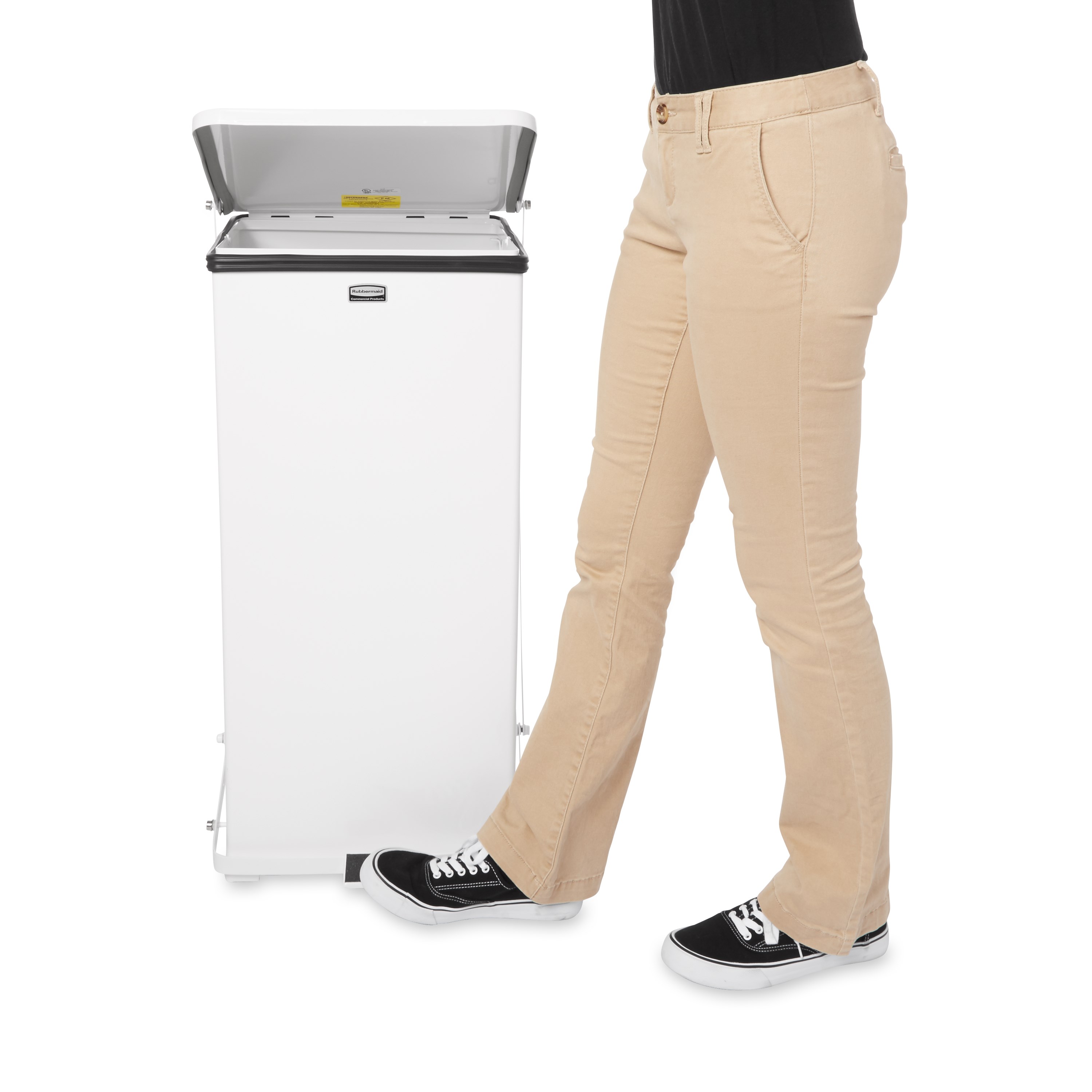 The Defenders® 24 Gallon FGST24 Square Indoor Step-On Container is an ideal waste container for hospitals, doctor’s offices and other healthcare facilities.