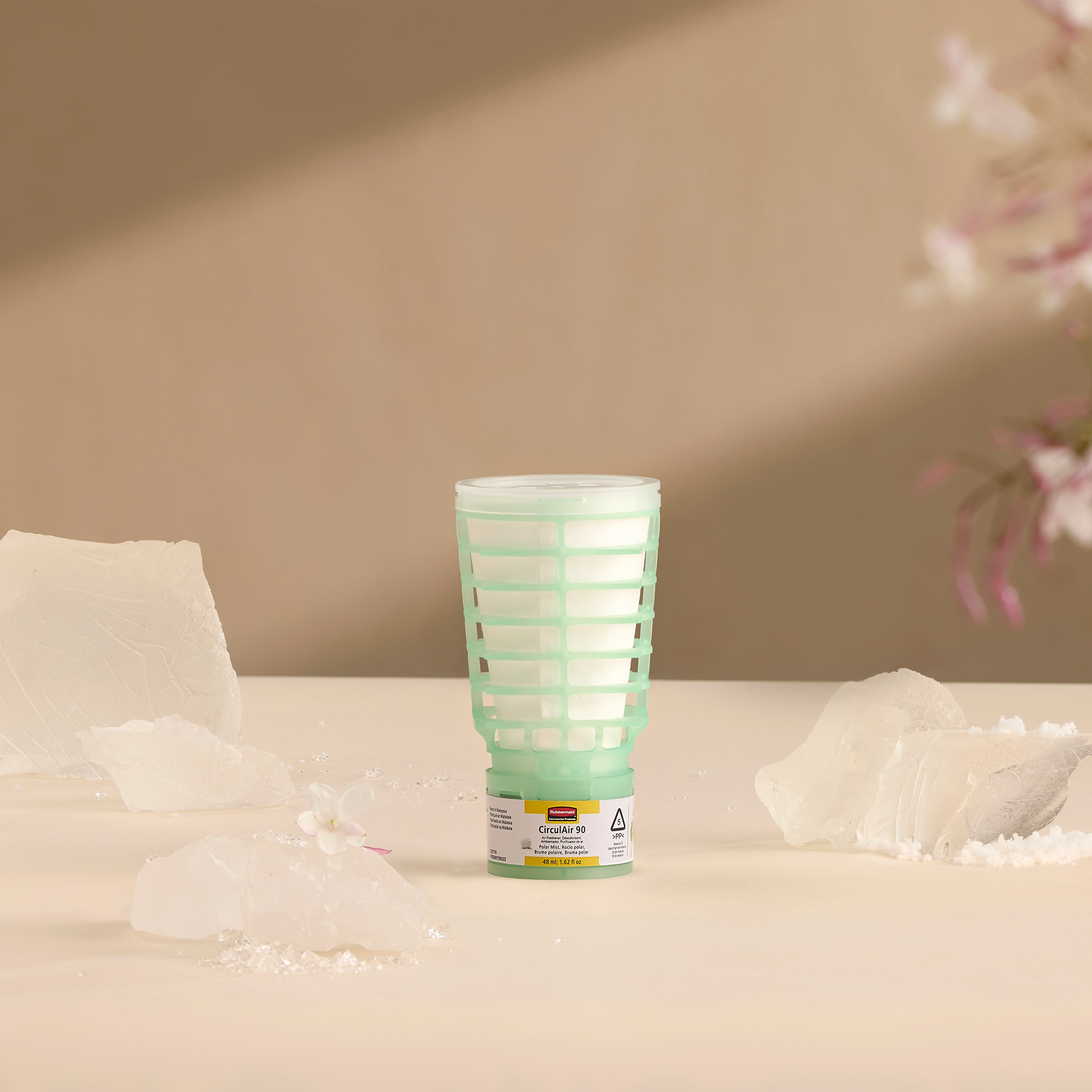 The Rubbermaid Commercial Products® CirculAir 90™ Polar Mist  scent refill is engineered to deliver reliable air care performance with verified recyclability. Made from a single material, the refill is recyclable and requires no dismantling (EU, UK , NO, CH).