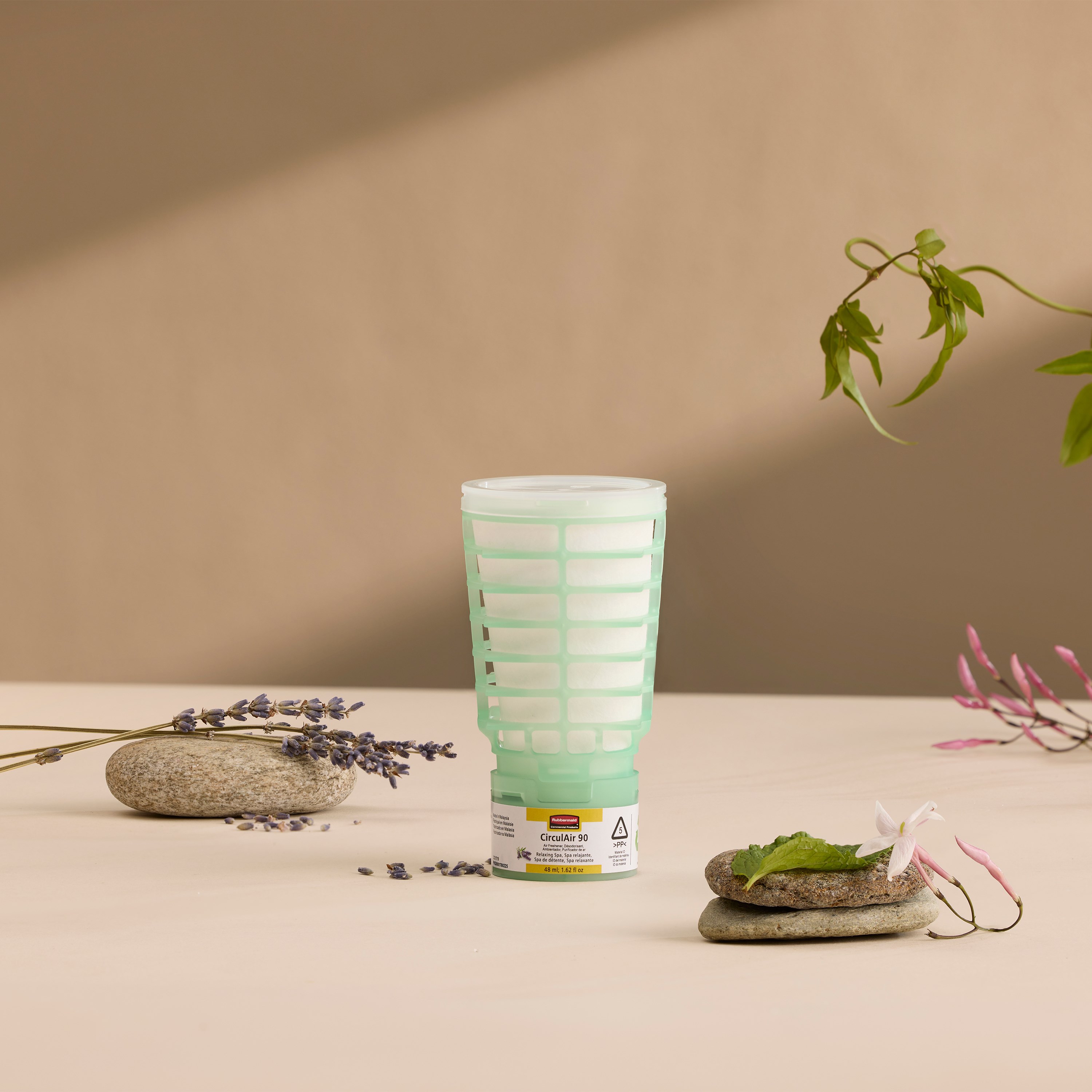 The Rubbermaid Commercial Products® CirculAir 90™ Relaxing Spa scent refill is engineered to deliver reliable air care performance with verified recyclability. Made from a single material, the refill is recyclable and requires no dismantling (EU, UK , NO, CH).