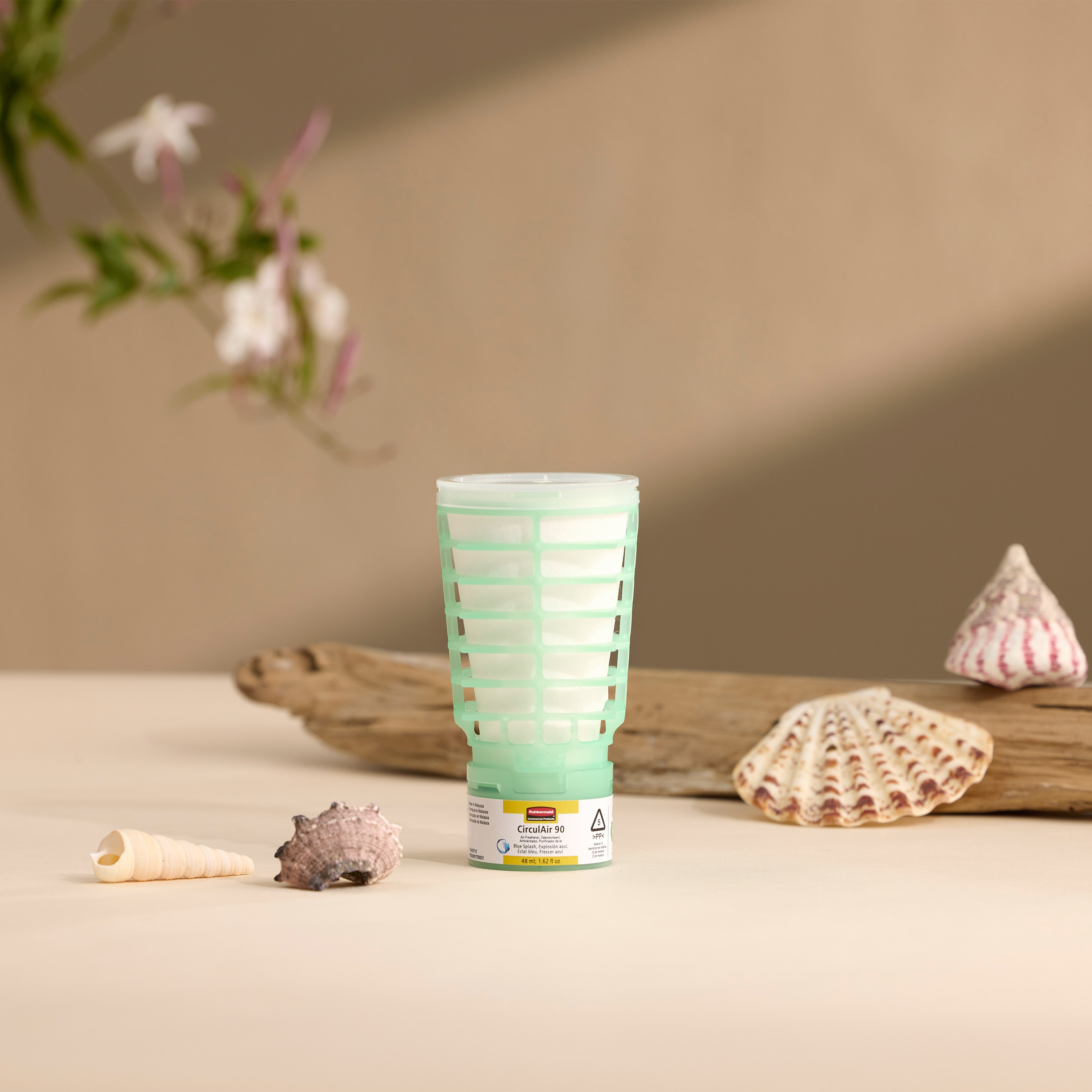 The Rubbermaid Commercial Products® CirculAir 90™ Blue Splash scent refill is engineered to deliver reliable air care performance with verified recyclability. Made from a single material, the refill is recyclable and requires no dismantling (EU, UK , NO, CH).