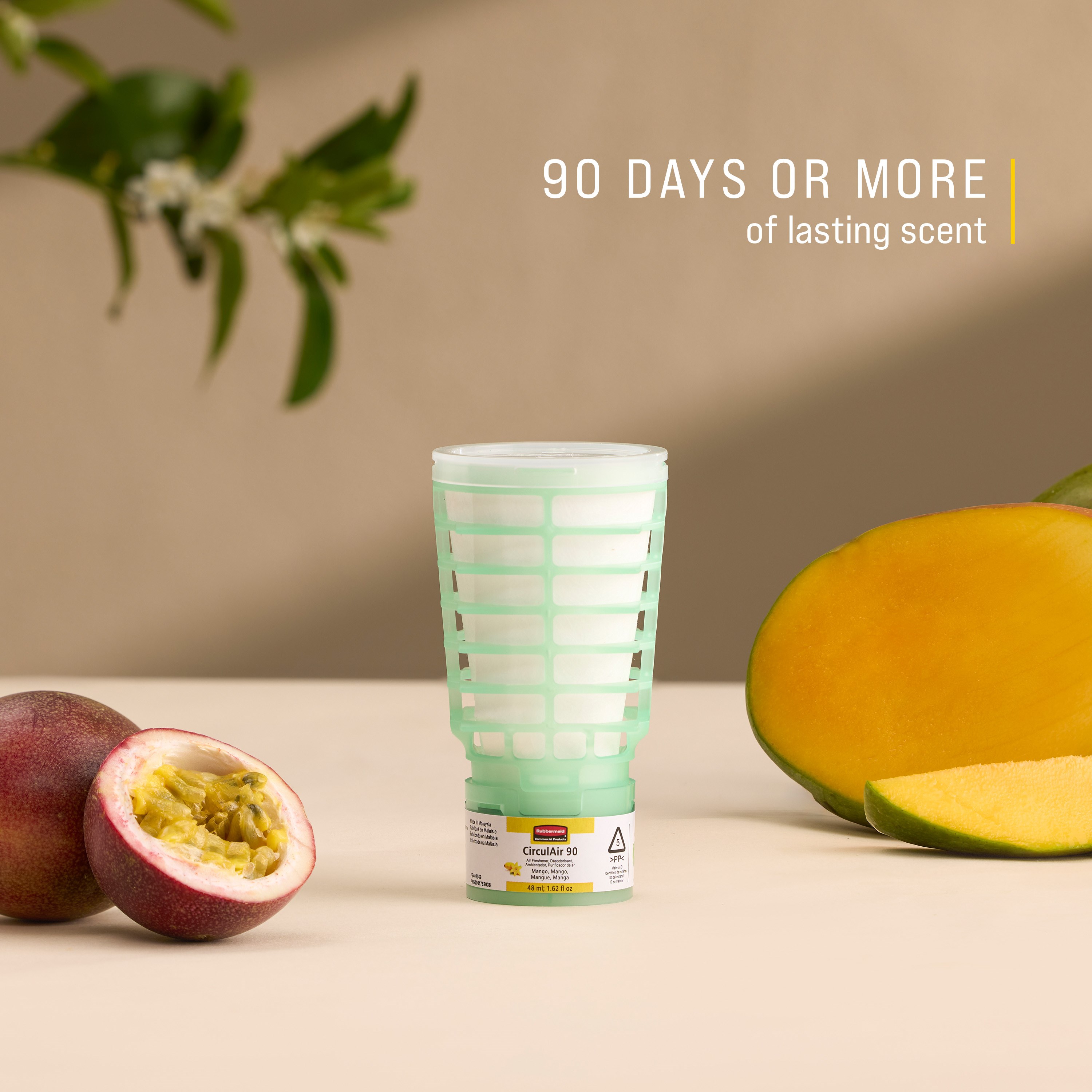 น้ำยาเติมปรับอากาศ Rubbermaid Commercial Products CirculAir 90™ กลิ่นมะม่วง ออกแบบมาเพื่อมอบประสิทธิภาพการดูแลอากาศที่เชื่อถือได้ พร้อมการรีไซเคิลที่ได้รับการรับรอง ผลิตจากวัสดุชนิดเดียว จึงพร้อมสำหรับการรีไซเคิลและไม่จำเป็นต้องถอดชิ้นส่วน
