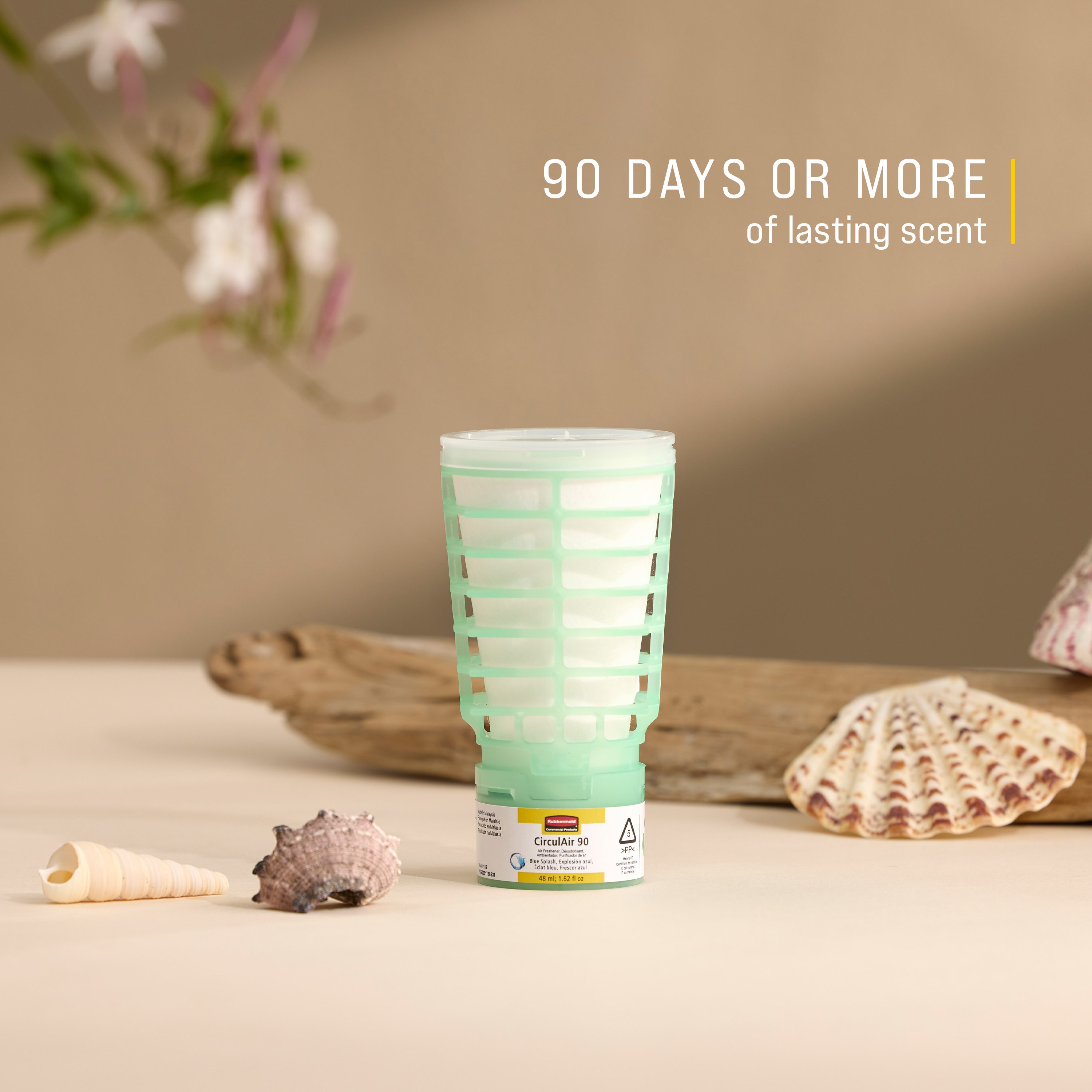 Rubbermaid Commercial Products® CirculAir 90™ 藍色清新香氛補充包，專為提供可靠的空氣護理效能與經認證的可回收性而設計。此補充包採用單一材質製成，可直接投入回收流程，無需拆解處理。