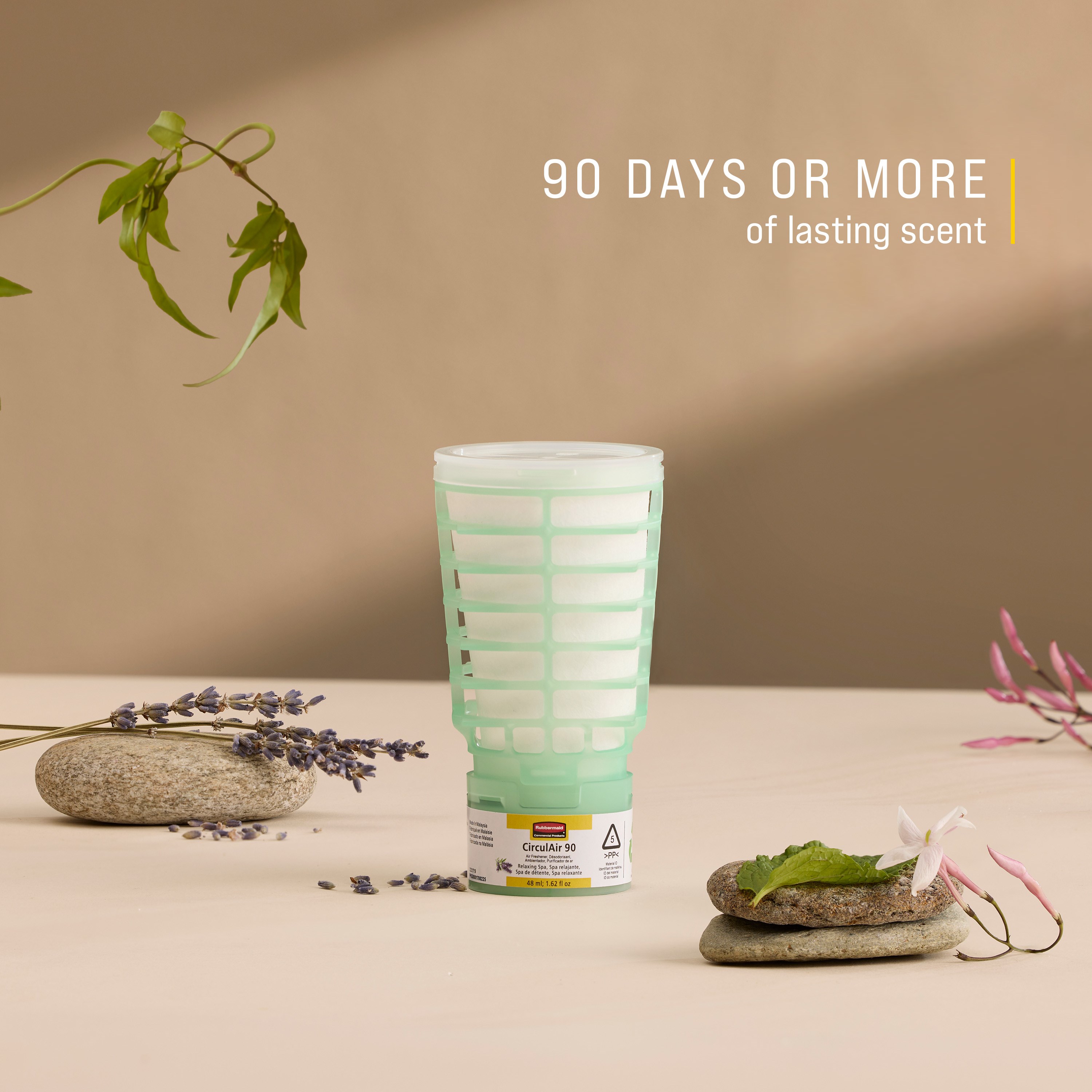 ラバーメイド・コマーシャル・プロダクツ® サーキュラーエア90™ リラックススパ香りのリフィルは、信頼性の高い空気清浄性能と実証済みのリサイクル性を実現するよう設計されています。単一素材で作られており、リサイクル工程にそのまま投入可能で分解作業は不要です。