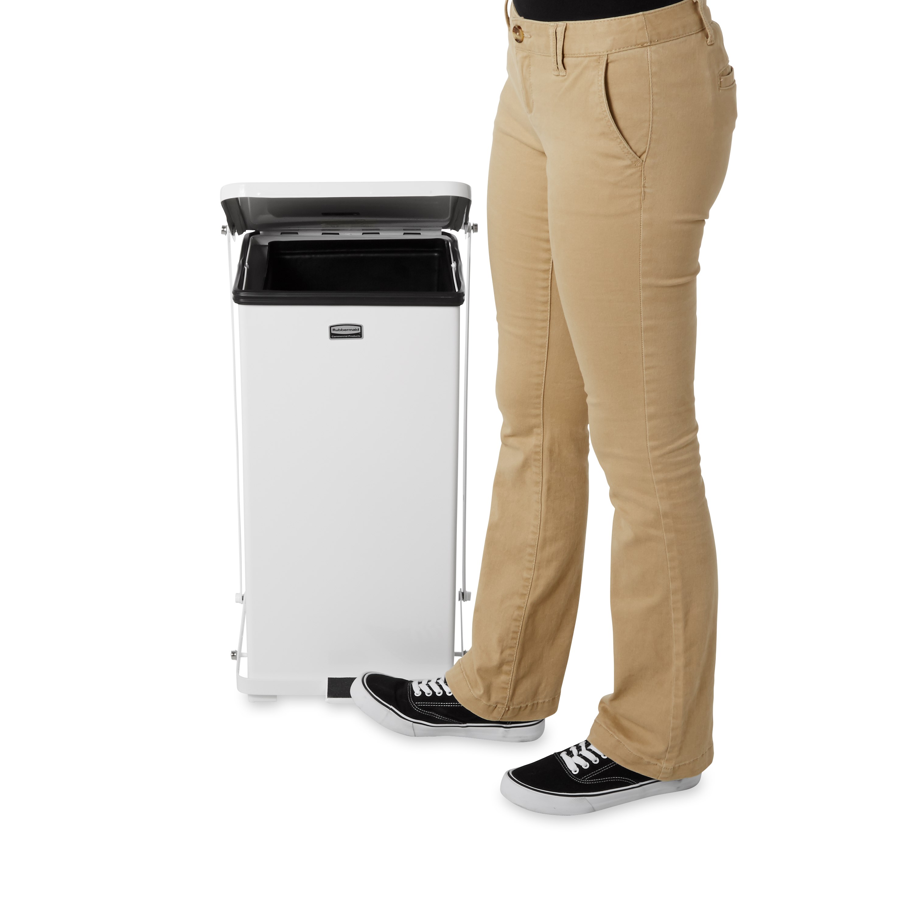 The Defenders® decorative refuse container is an ideal waste receptacle for hospitals, doctor’s offices and other healthcare facilities. The step-on foot pedal enables hands-free operation, while the smooth surfaces are easy to clean.