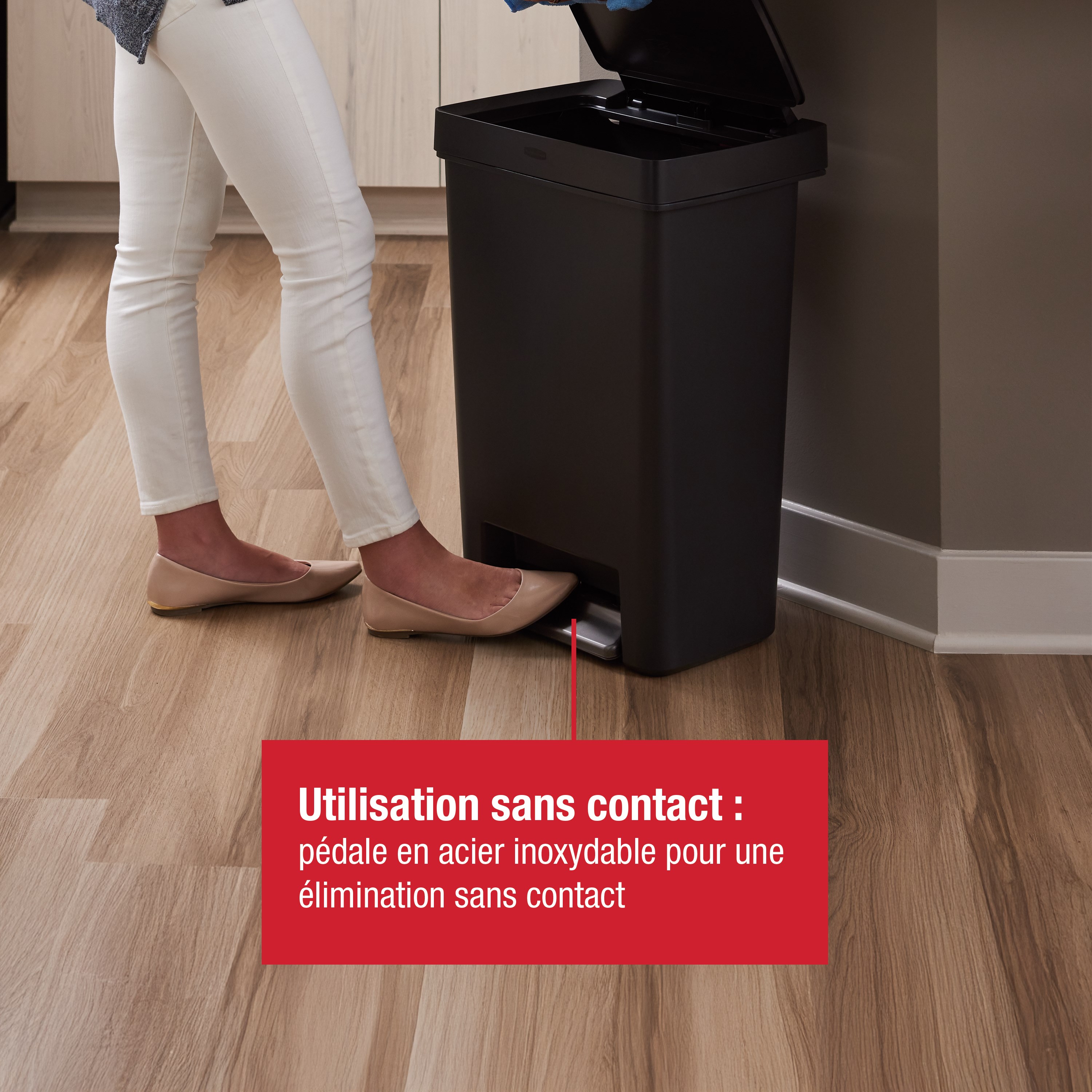 Rubbermaid Premier Series II 46L/12.4G Step-On Bin, Charcoal Thumbnail 3
