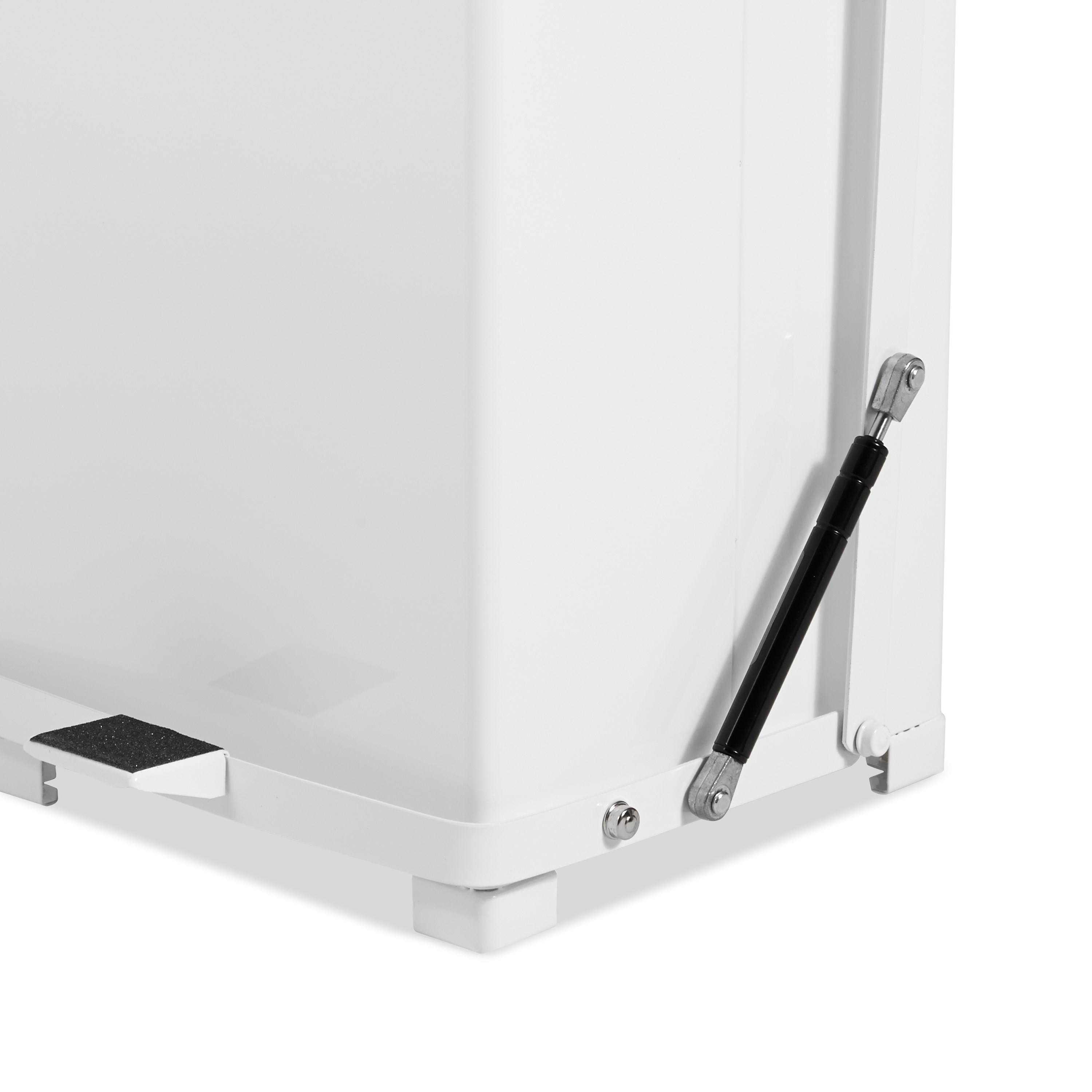 Engineered to close without a sound, the Silent Defenders® 6.5 Gallon FGQST12E Square Indoor Step-On Container is perfect for hospitals, doctor’s offices and other healthcare facilities.