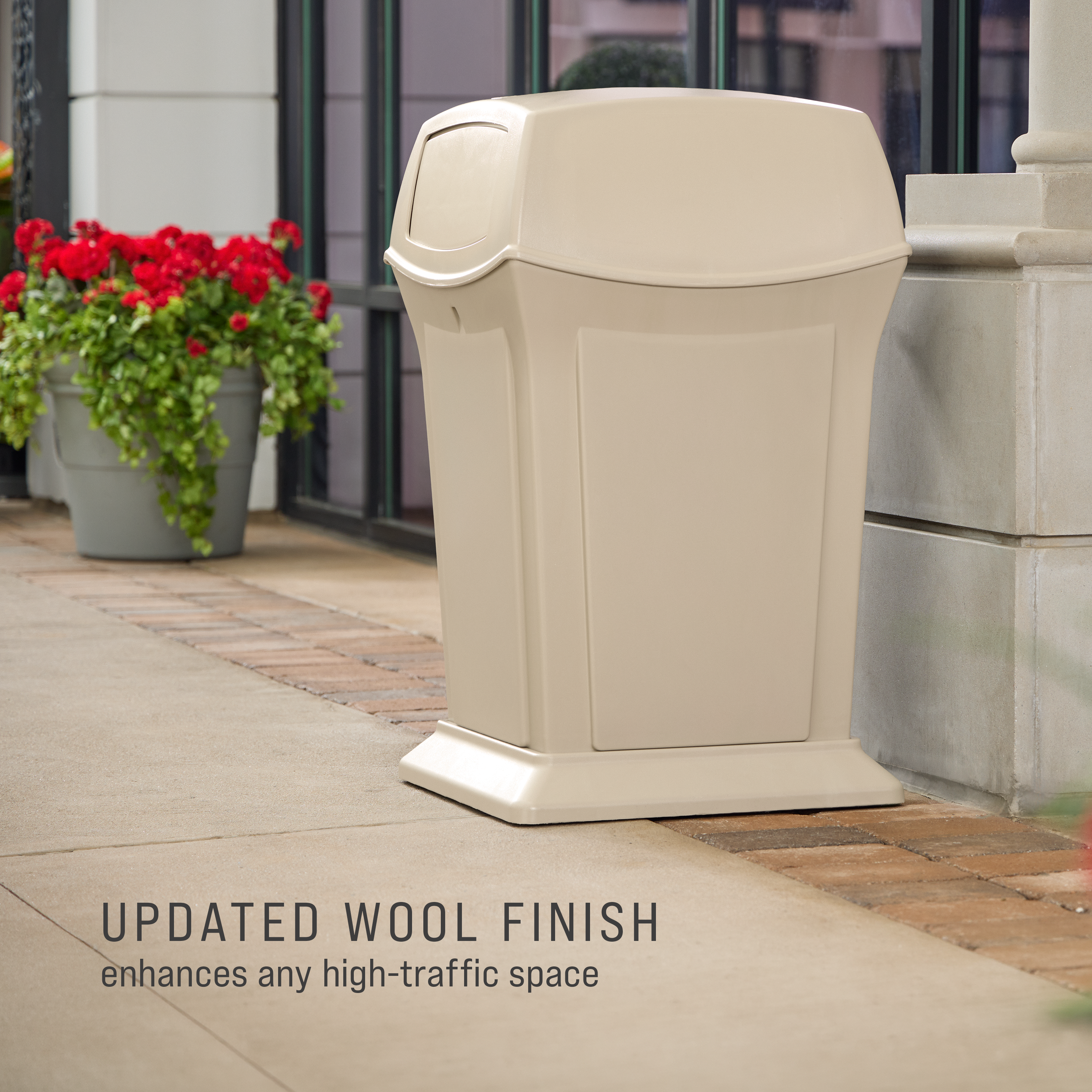 Le collecteur Rubbermaid Ranger® est une poubelle classique résistante, moderne et facile d’entretien.