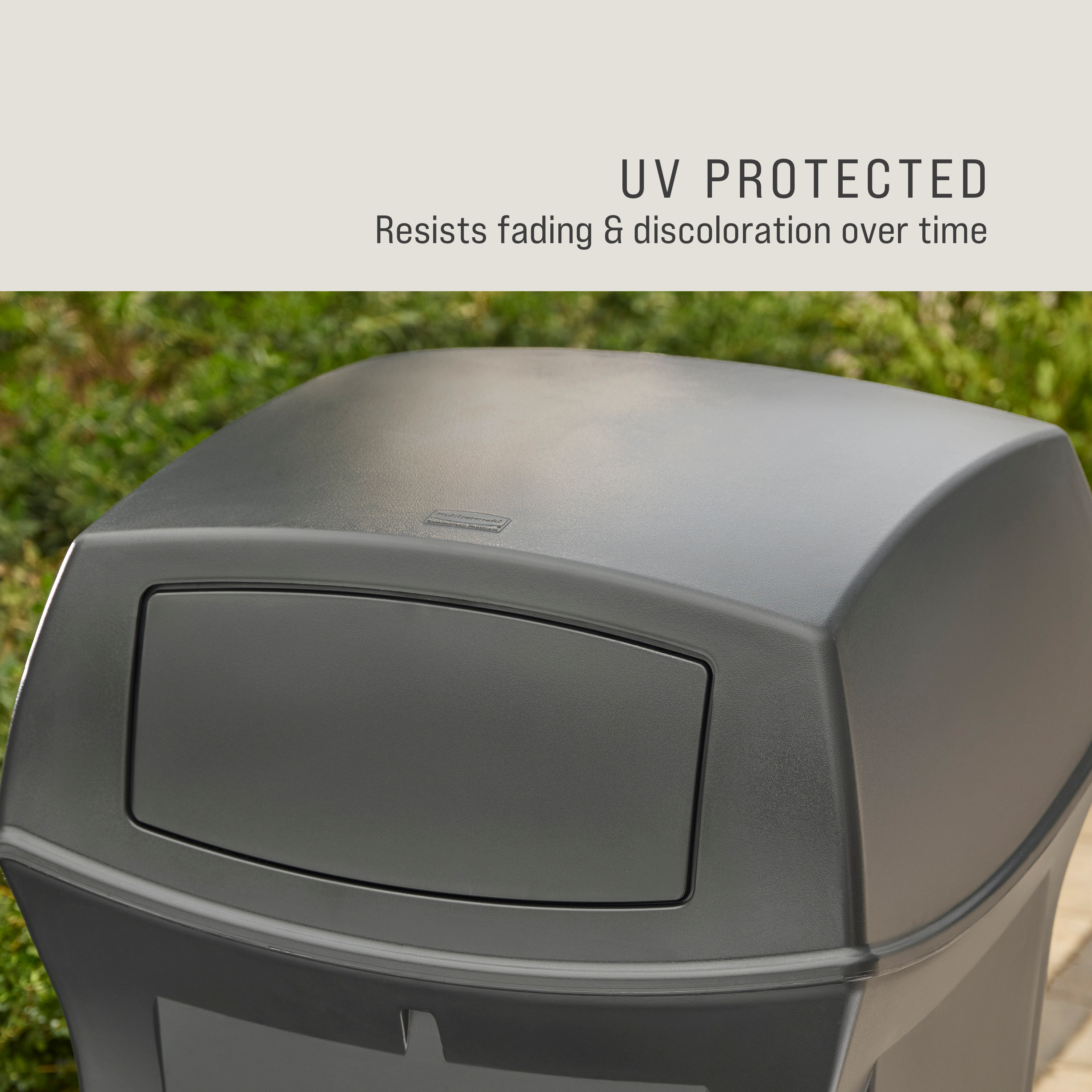 Le collecteur Rubbermaid Ranger® est une poubelle classique résistante, moderne et facile d’entretien.