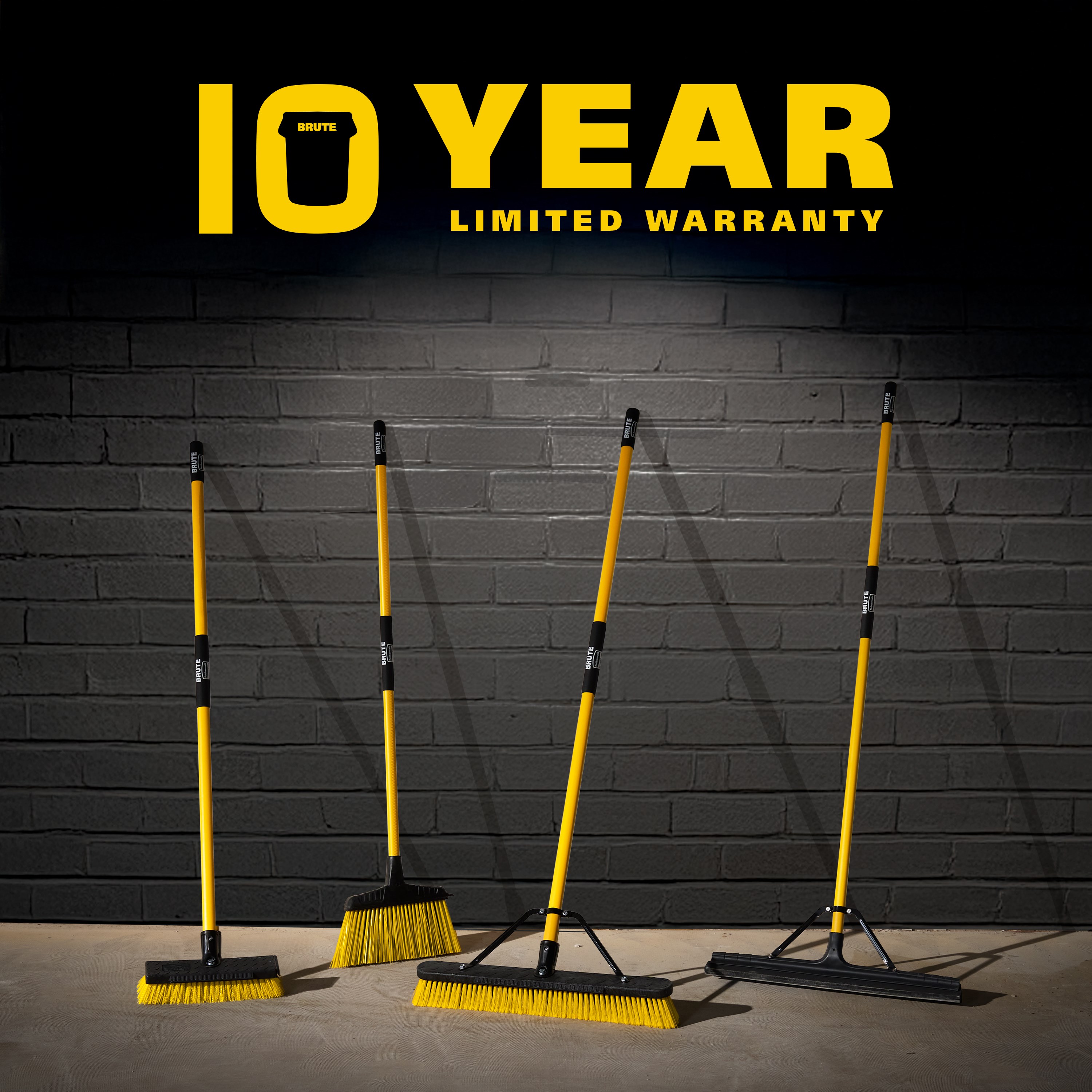 The Rubbermaid Commercial Products® BRUTE® Heavy-Duty Deck Scrub Brush is built for tough jobs. The secure 54 in fiberglass handle is engineered to be up to 4X stronger than steel, providing long-lasting durability.