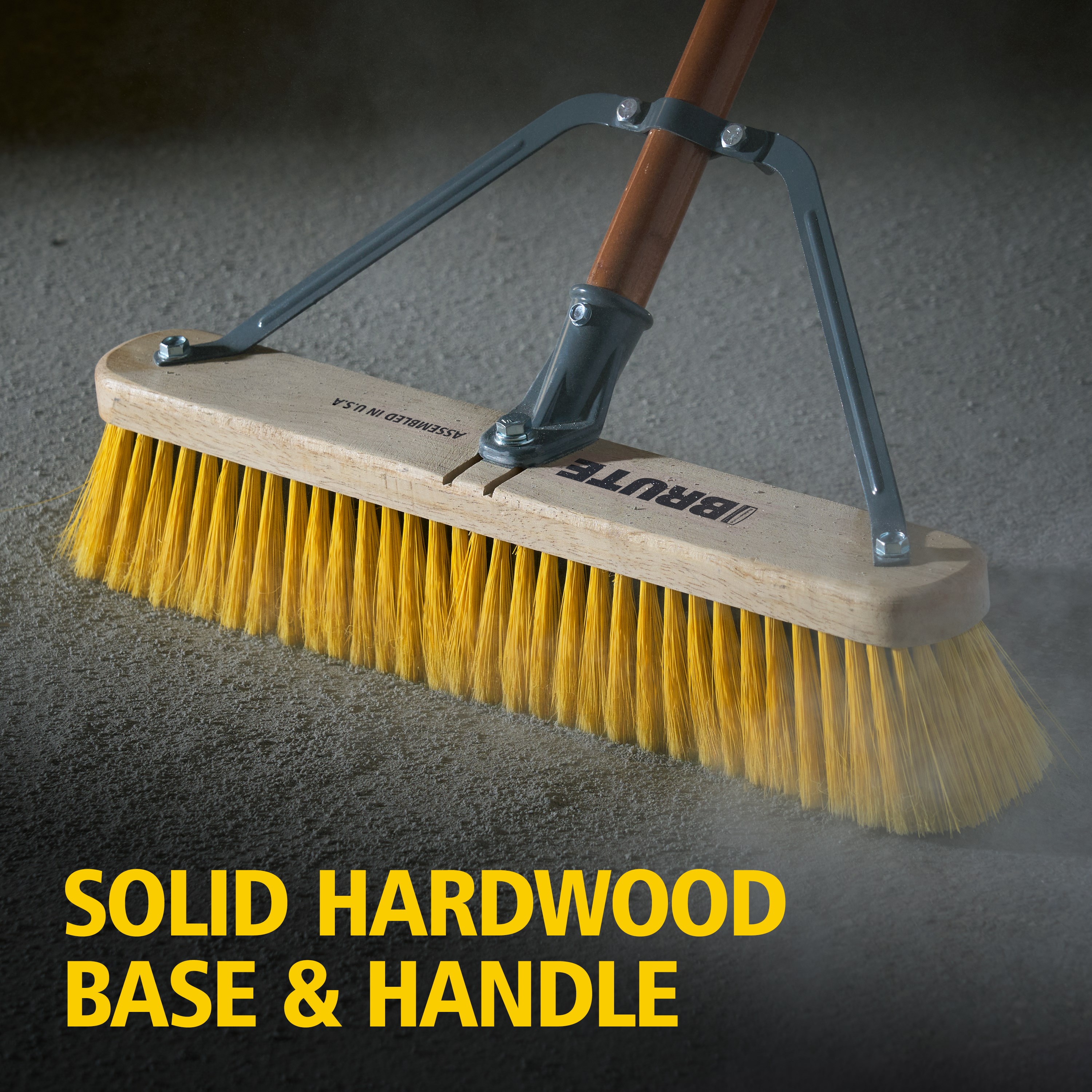 The Rubbermaid Commercial Products® BRUTE® 18 in Multi-Surface Push Broom is engineered for performance across medium to rough surfaces. Its three-fiber blend effectively sweeps everything from fine dust to larger debris.