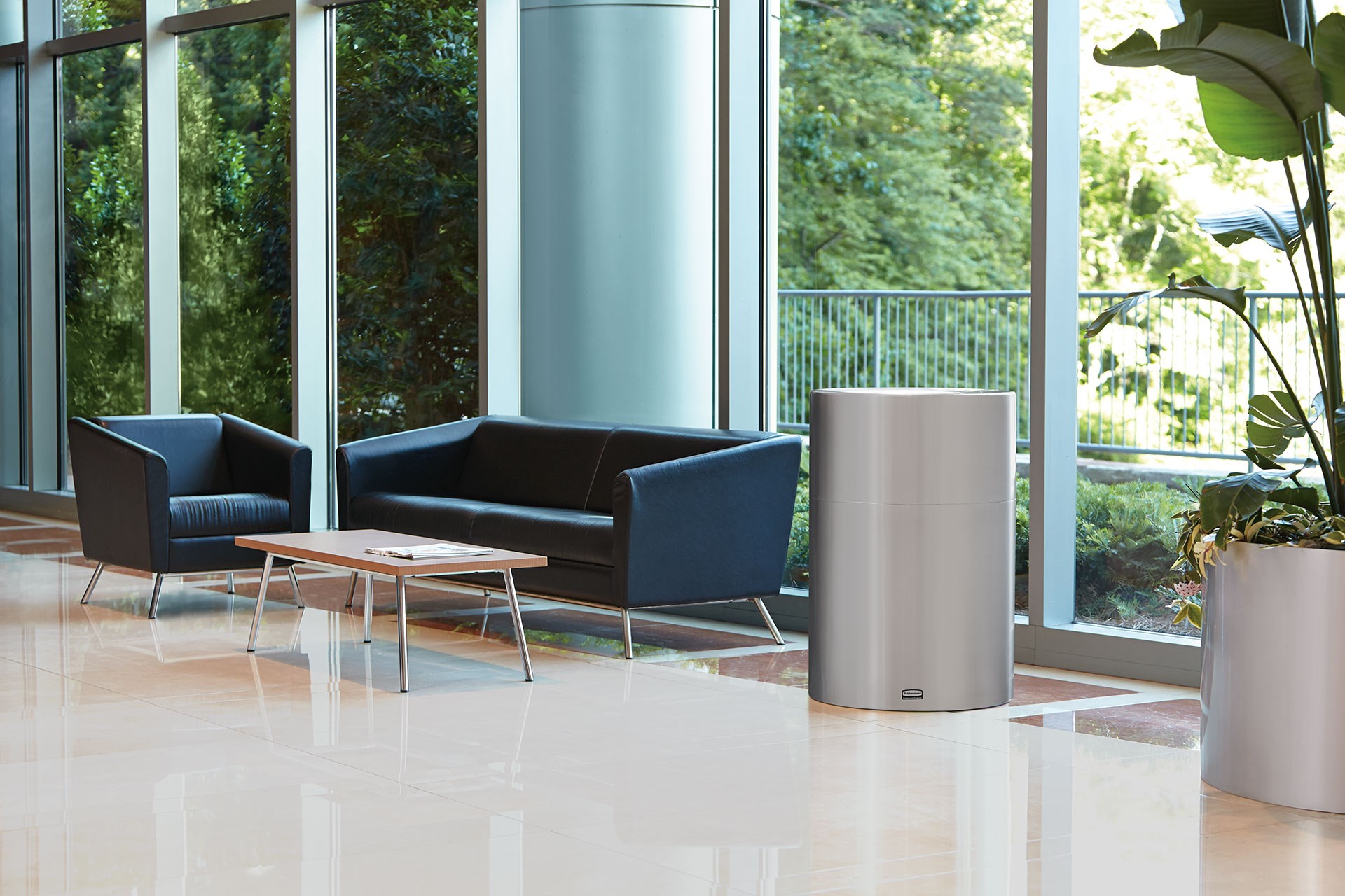 Durable and corrosion-resistant, Atrium® containers are designed to withstand daily use. Exterior surfaces are highly polished for a smooth and blemish-free appearance.