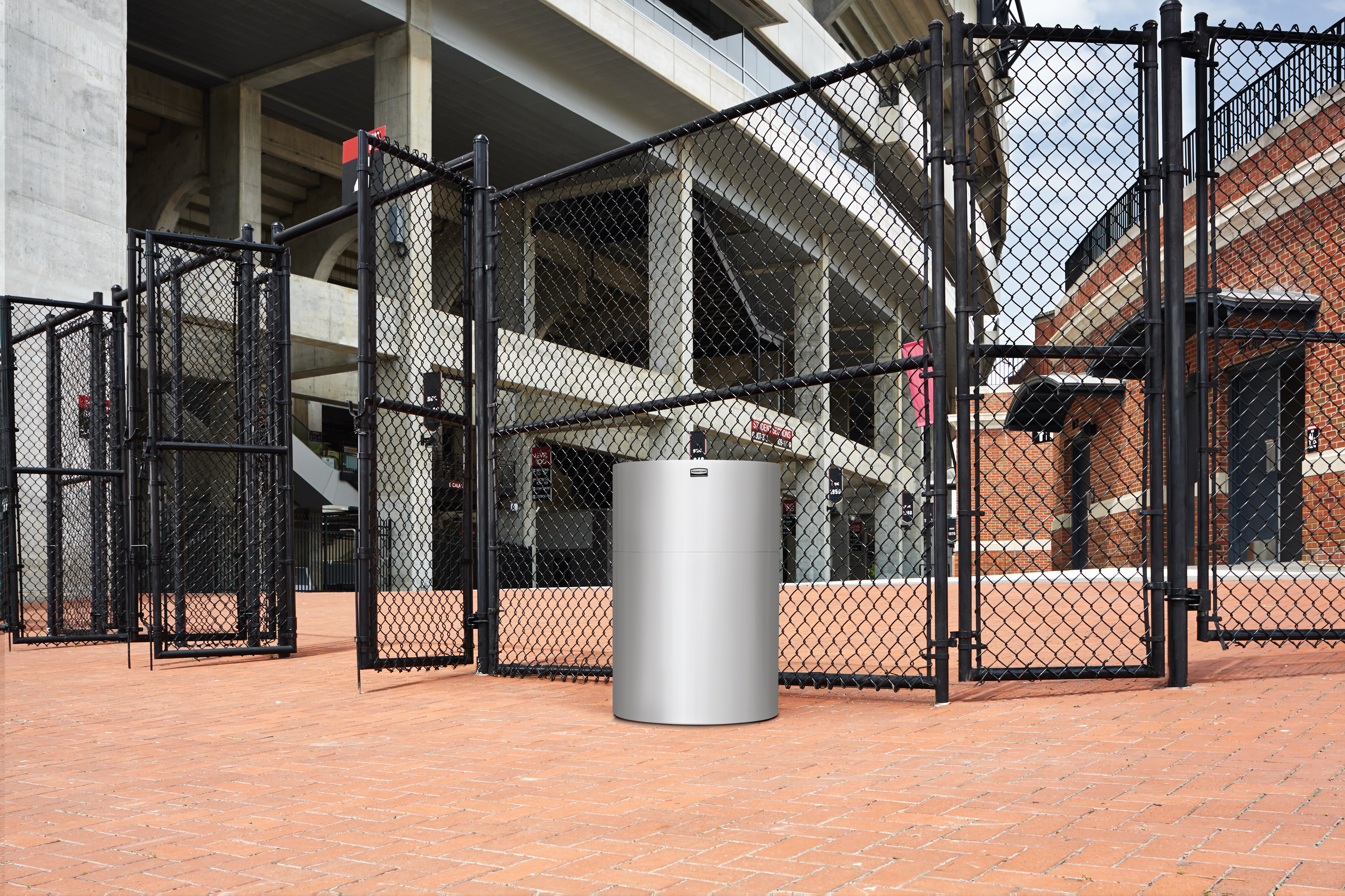 Durable and corrosion-resistant, Atrium® containers are designed to withstand daily use. Exterior surfaces are highly polished for a smooth and blemish-free appearance.
