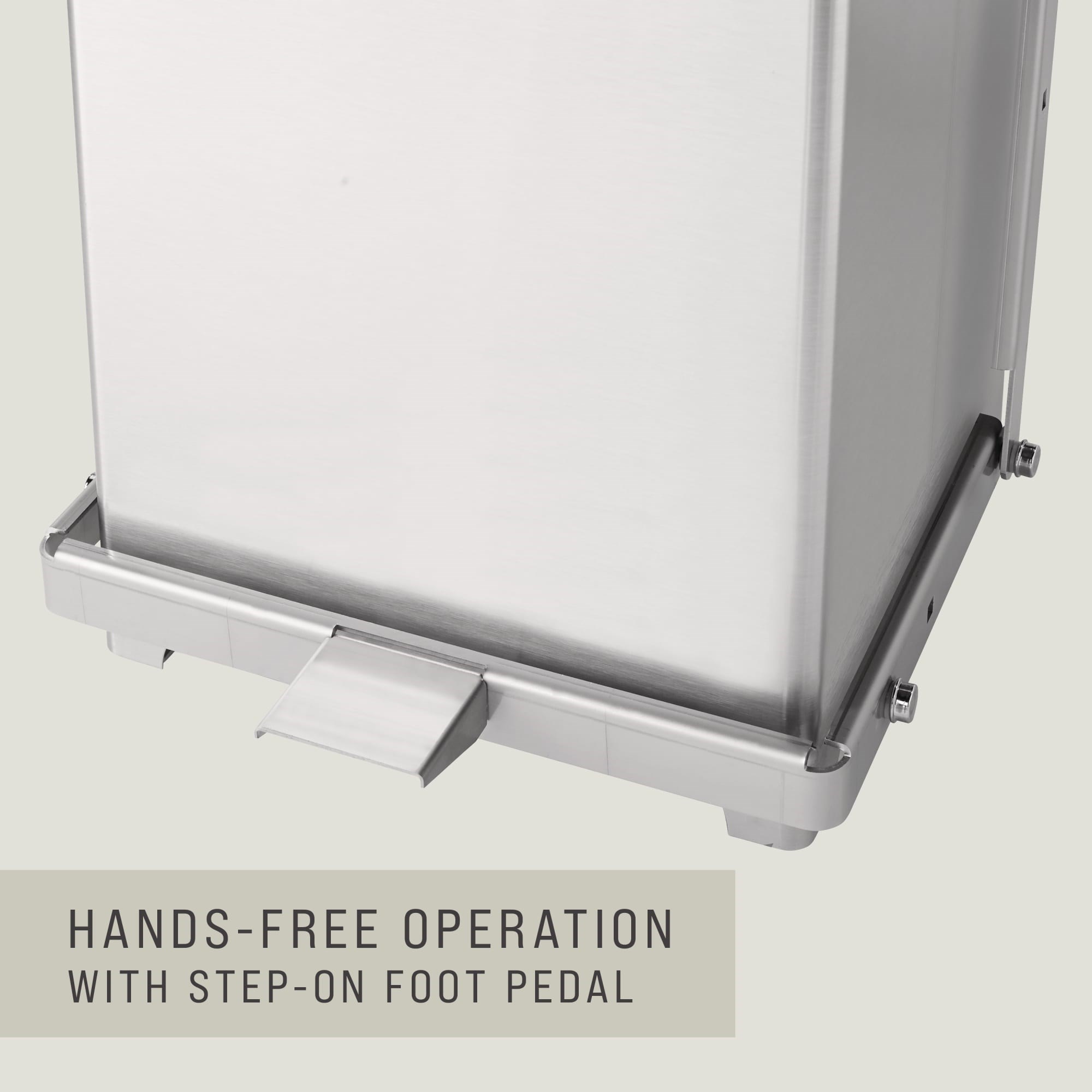 The Defenders® decorative refuse container is an ideal waste receptacle for hospitals, doctor’s offices and other healthcare facilities. The step-on foot pedal enables hands-free operation, while the smooth surfaces are easy to clean.