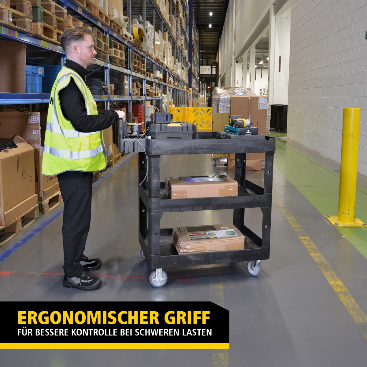 Der BRUTE Heavy-Duty Mehrzweckwagen mit erhöhten Rändern transportiert Materialien und schwere Lasten sicher bis zu 226 kg – 340 kg (modellabhängig), mit Optionen für 2, 3 oder 4 Ebenen für zusätzliche Kapazität. Die erhöhten Ränder verhindern das Herunterfallen von Gegenständen, und der ergonomische Griff sorgt für einfache Handhabung. Die integrierte V-Nut hält Rohre sicher beim Schneiden.