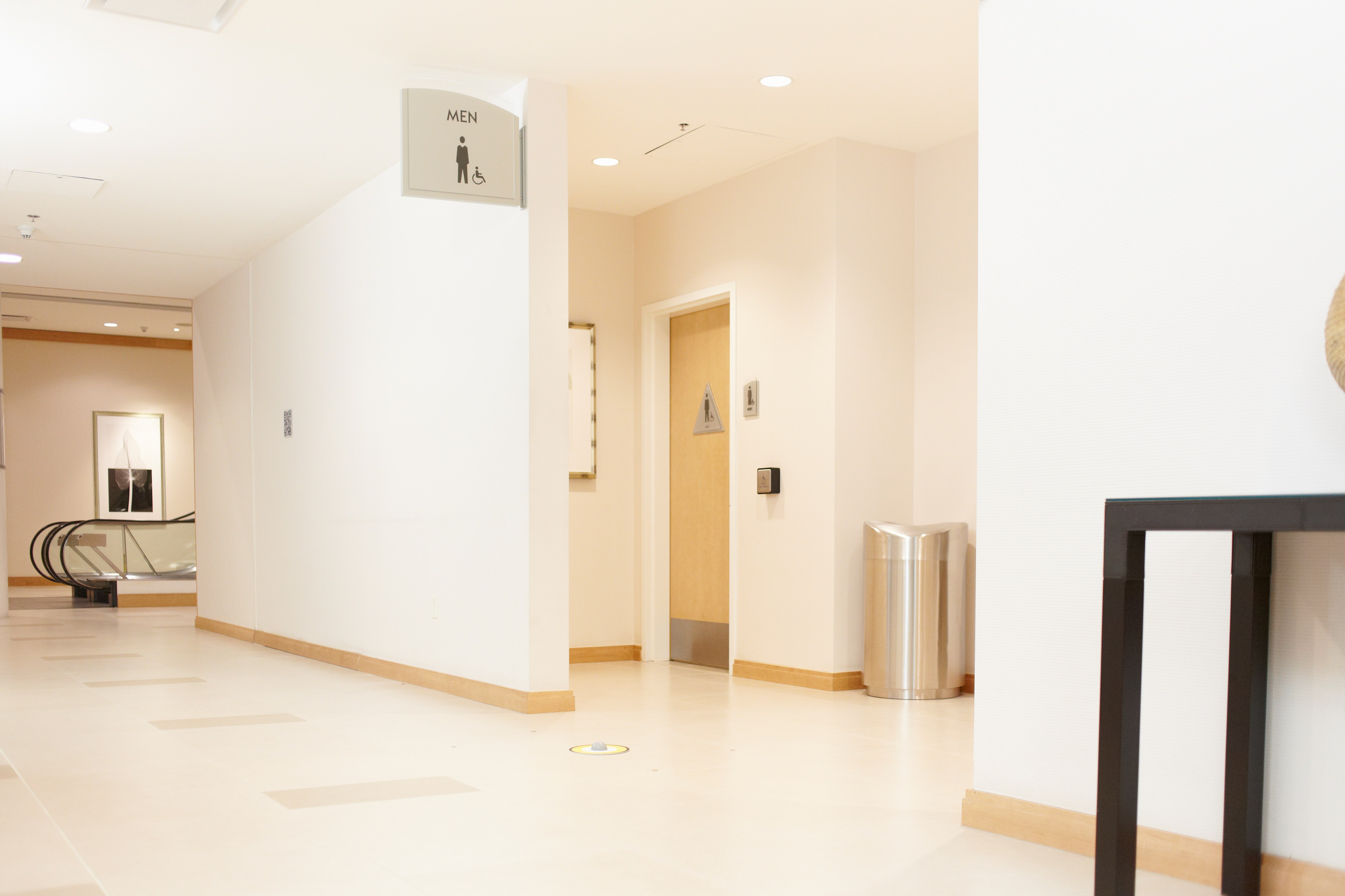 現代的な外観と長持ちする耐久性を兼ね備えたエクリプスごみ受けは、新鮮で機能的なデザインです。