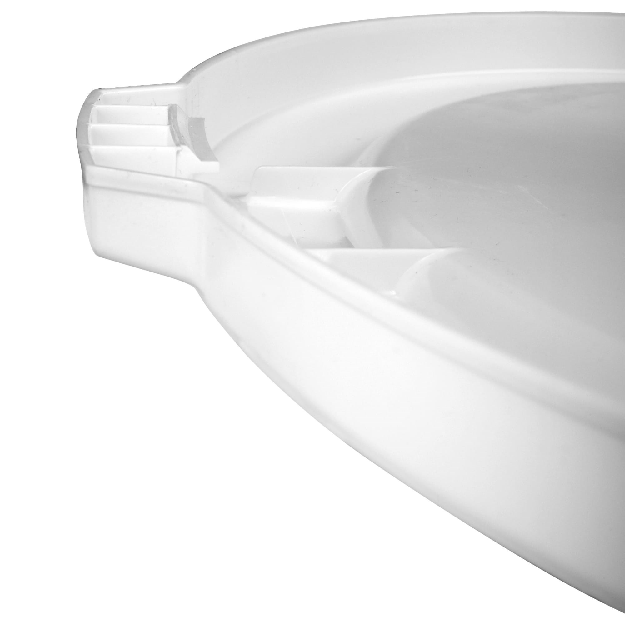 The Rubbermaid Commercial BRUTE® Self-Draining Lids feature self-draining channels that prevent water from pooling.