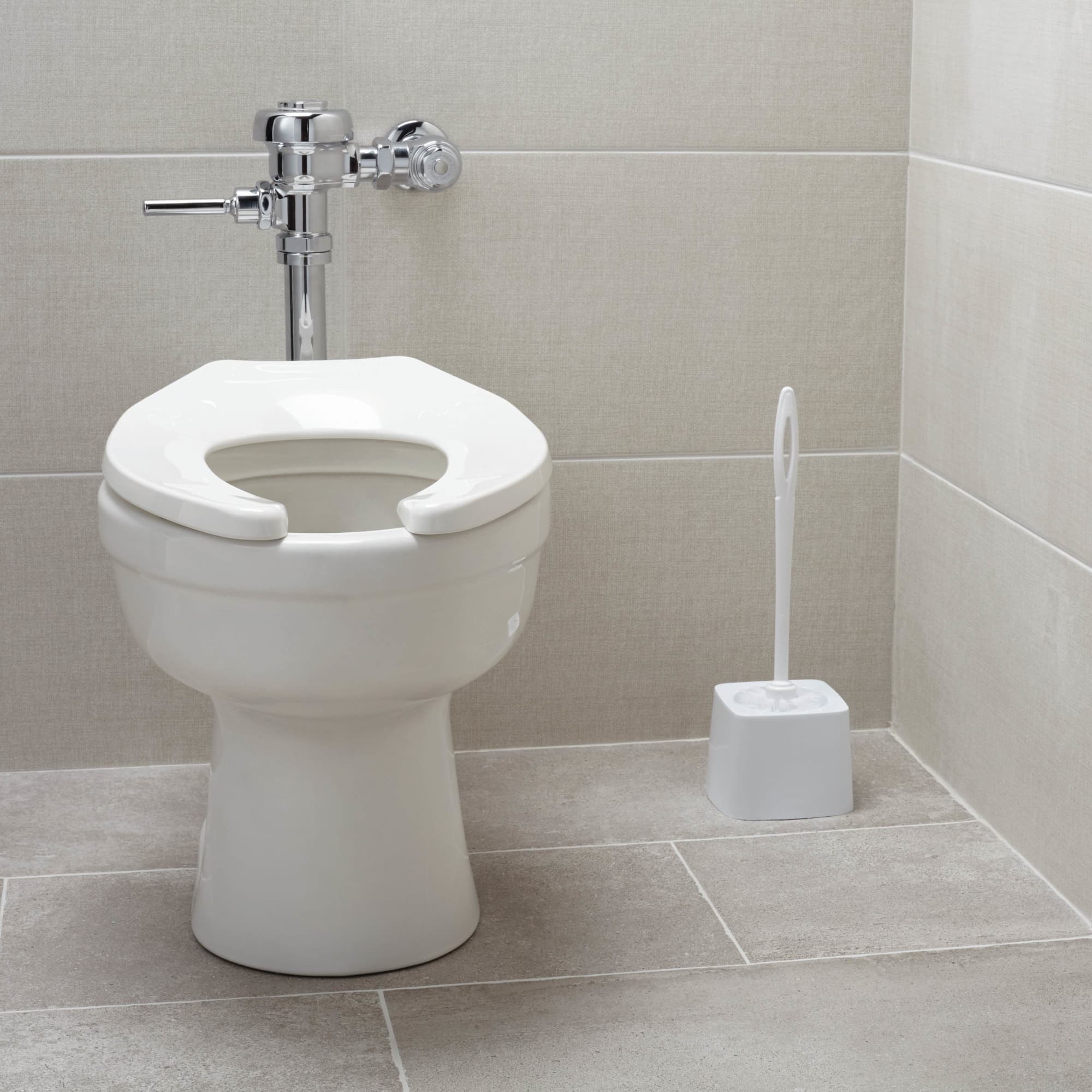 The Rubbermaid Commercial Products Toilet Brush with Plastic Handle is a stain and odor resistant toilet bowl brush.