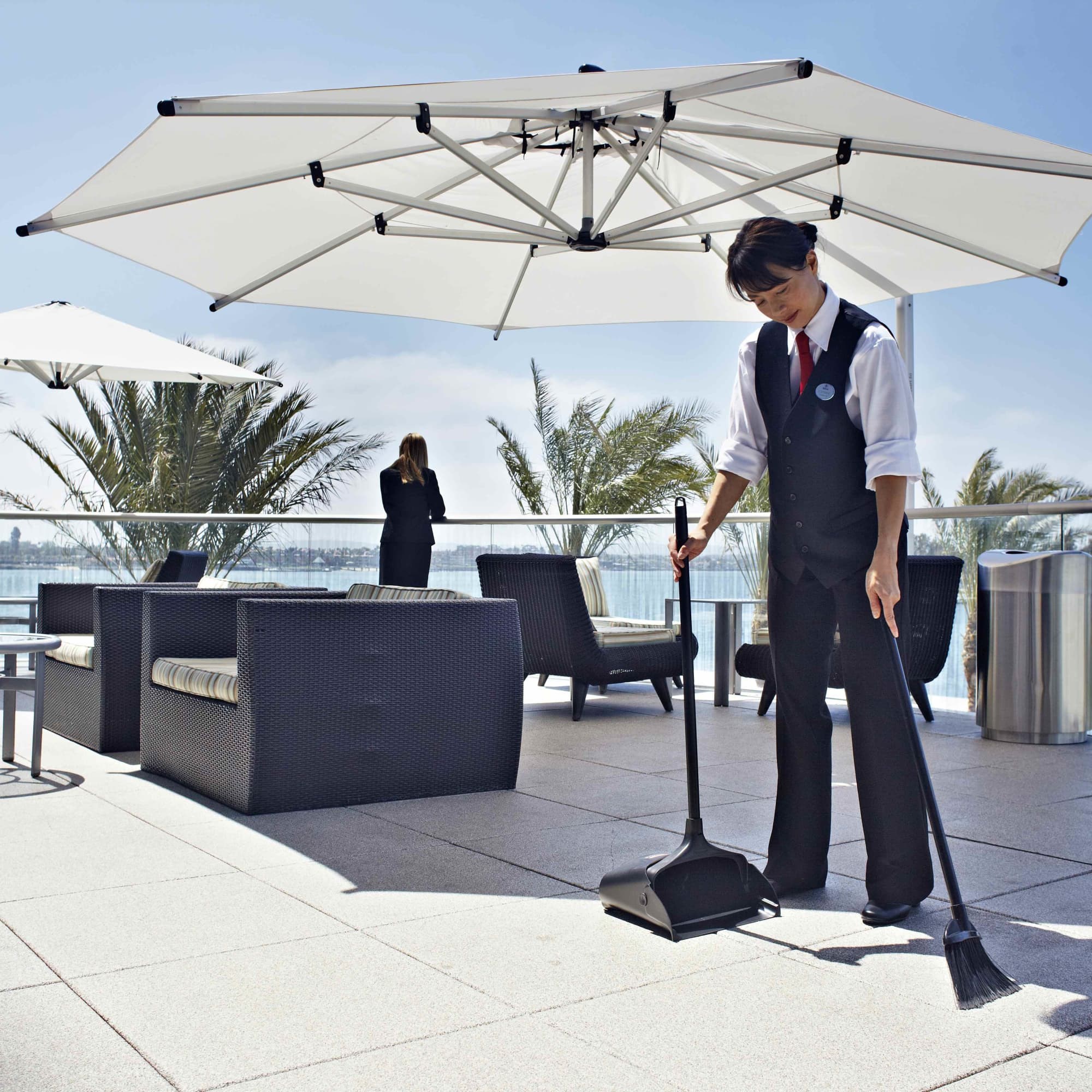 The Rubbermaid Commercial Executive Lobby Pro® Dust Pan is ideal for malls, restaurants, lobbies, and more.