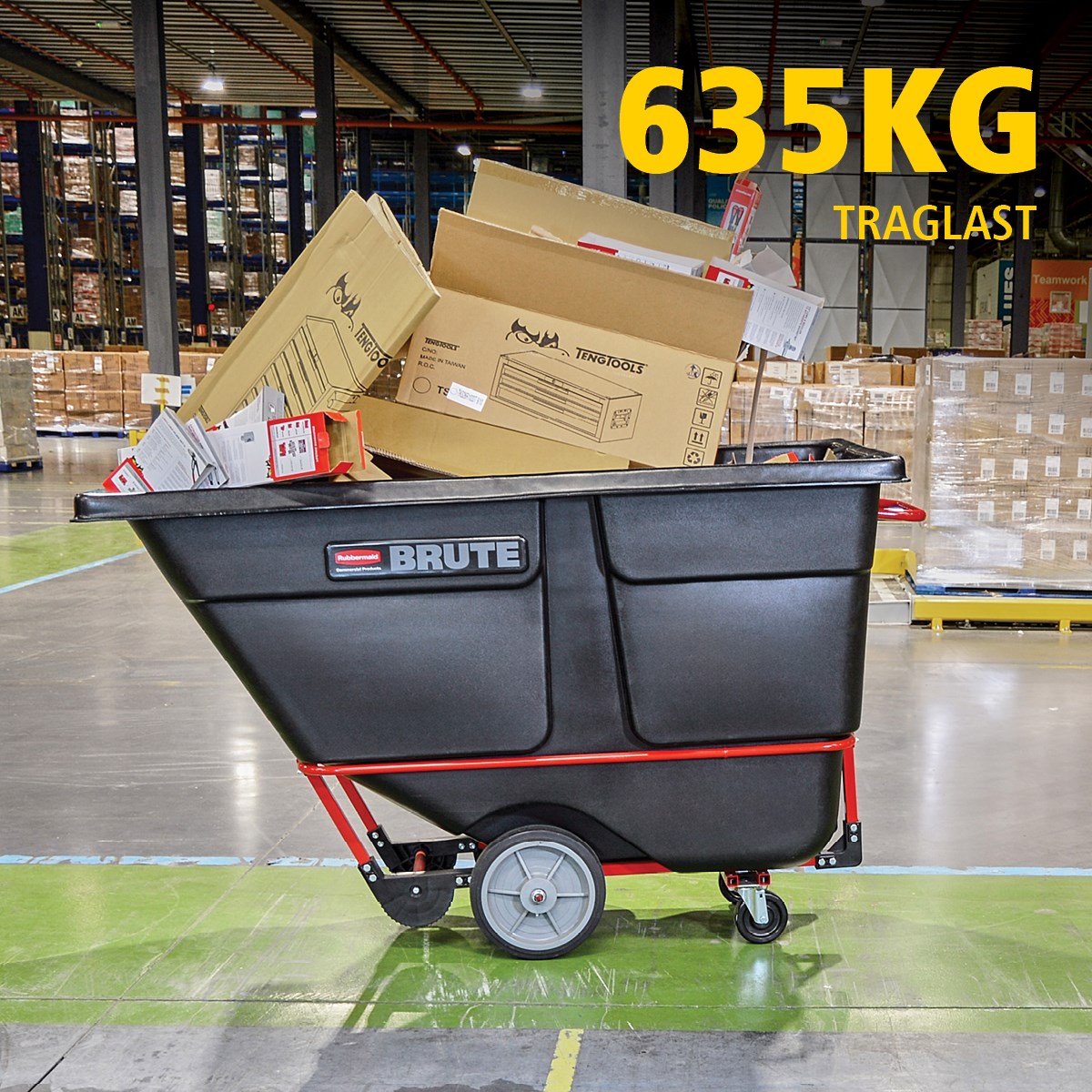 Der BRUTE Kippwagen verfügt über eine robuste Industriekonstruktion und transportiert schwere Lasten bis zu 385 kg – 952 kg (modellabhängig). Der DuraTilt™-Rahmen ermöglicht kontrolliertes Entleeren durch eine Person, während verstärkte Ecken Kratzer und Farbübertragungen auf den Boden reduzieren.