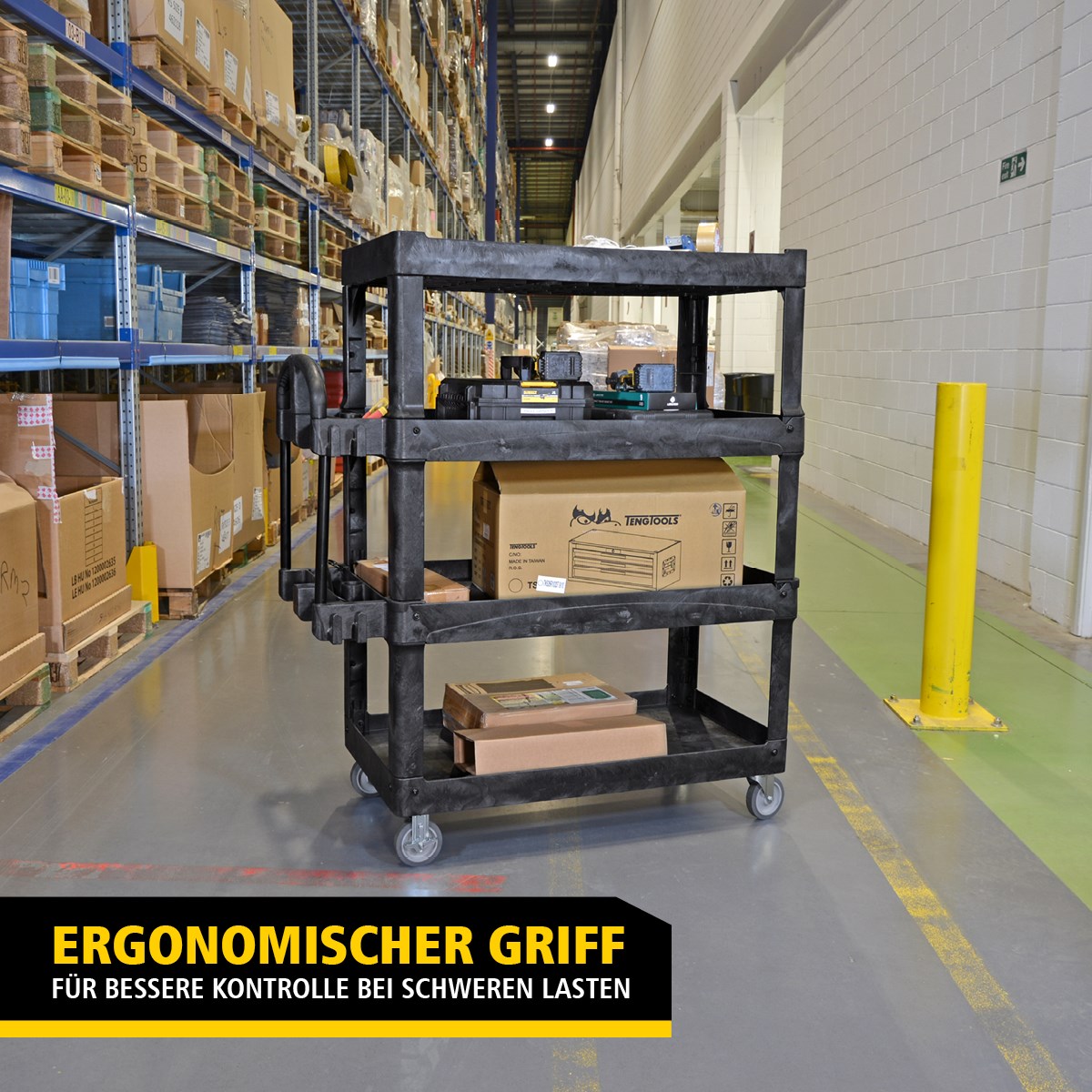 Der BRUTE Heavy-Duty Mehrzweckwagen mit erhöhten Rändern transportiert Materialien und schwere Lasten sicher bis zu 226 kg – 340 kg (modellabhängig), mit Optionen für 2, 3 oder 4 Ebenen für zusätzliche Kapazität. Die erhöhten Ränder verhindern das Herunterfallen von Gegenständen, und der ergonomische Griff sorgt für einfache Handhabung. Die integrierte V-Nut hält Rohre sicher beim Schneiden.