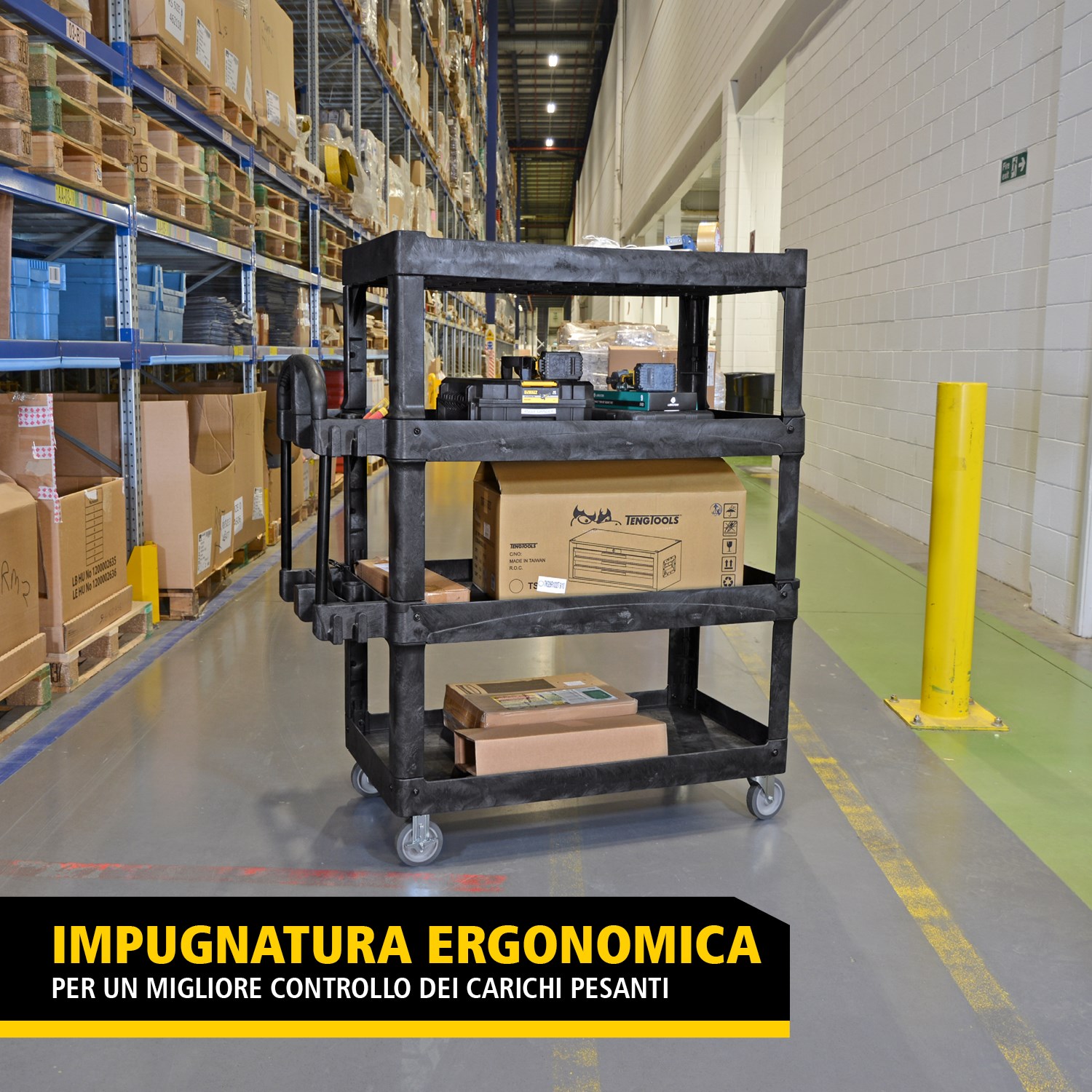 Il carrello utility BRUTE Heavy-Duty con ripiani bordati trasporta materiali e carichi pesanti in sicurezza fino a 226 kg – 340 kg (a seconda del modello), con opzioni a 2, 3 o 4 ripiani. I bordi impediscono la caduta degli oggetti e la maniglia ergonomica facilita la manovrabilità. La scanalatura a V integrata mantiene i tubi stabili durante il taglio.