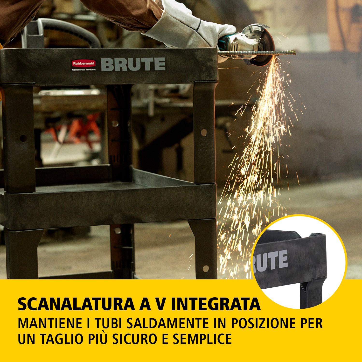 Il carrello utility BRUTE Heavy-Duty con ripiani bordati trasporta materiali e carichi pesanti in sicurezza fino a 226 kg – 340 kg (a seconda del modello), con opzioni a 2, 3 o 4 ripiani. I bordi impediscono la caduta degli oggetti e la maniglia ergonomica facilita la manovrabilità. La scanalatura a V integrata mantiene i tubi stabili durante il taglio.